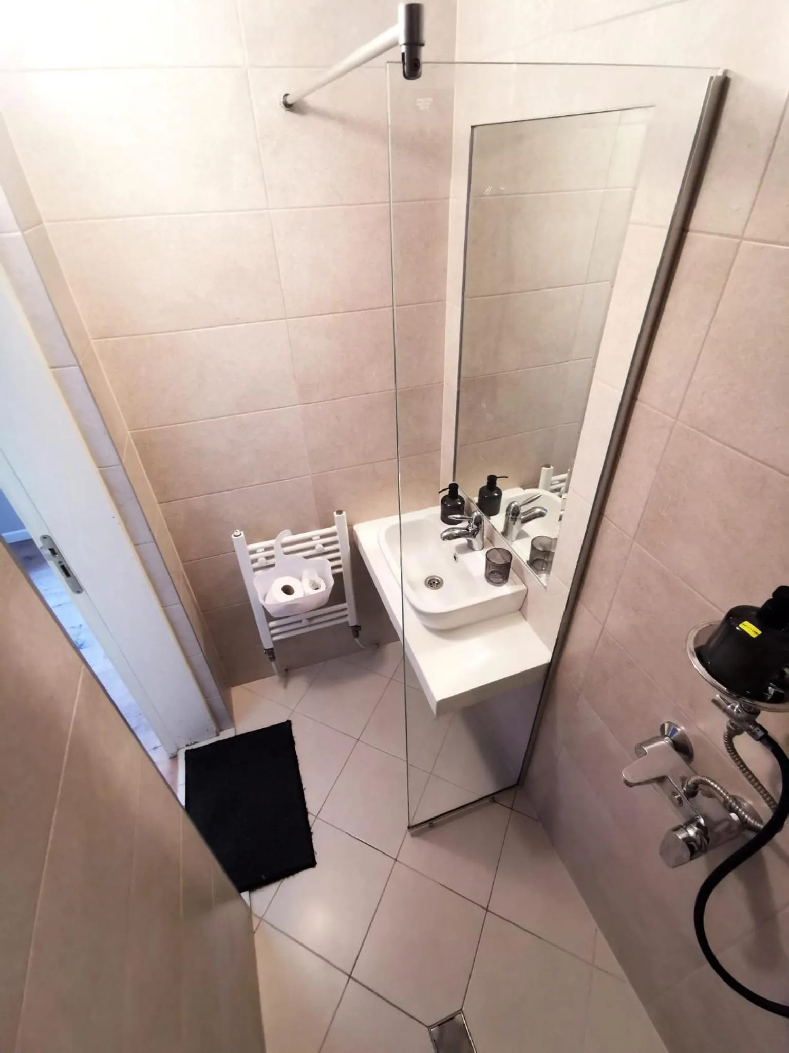 Shower in Hotel Amfora