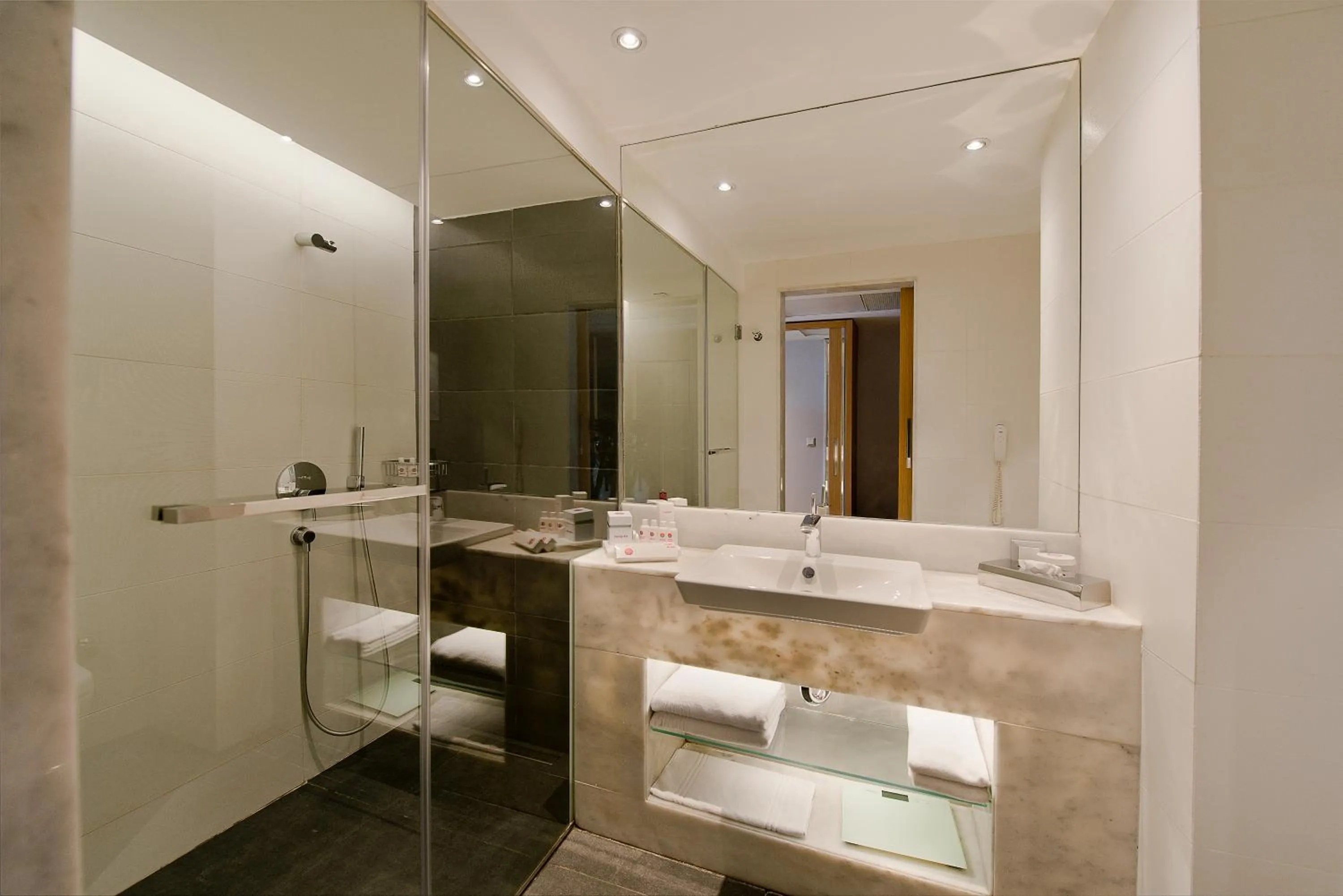 Bathroom in Akra V - Access to Akra Antalya