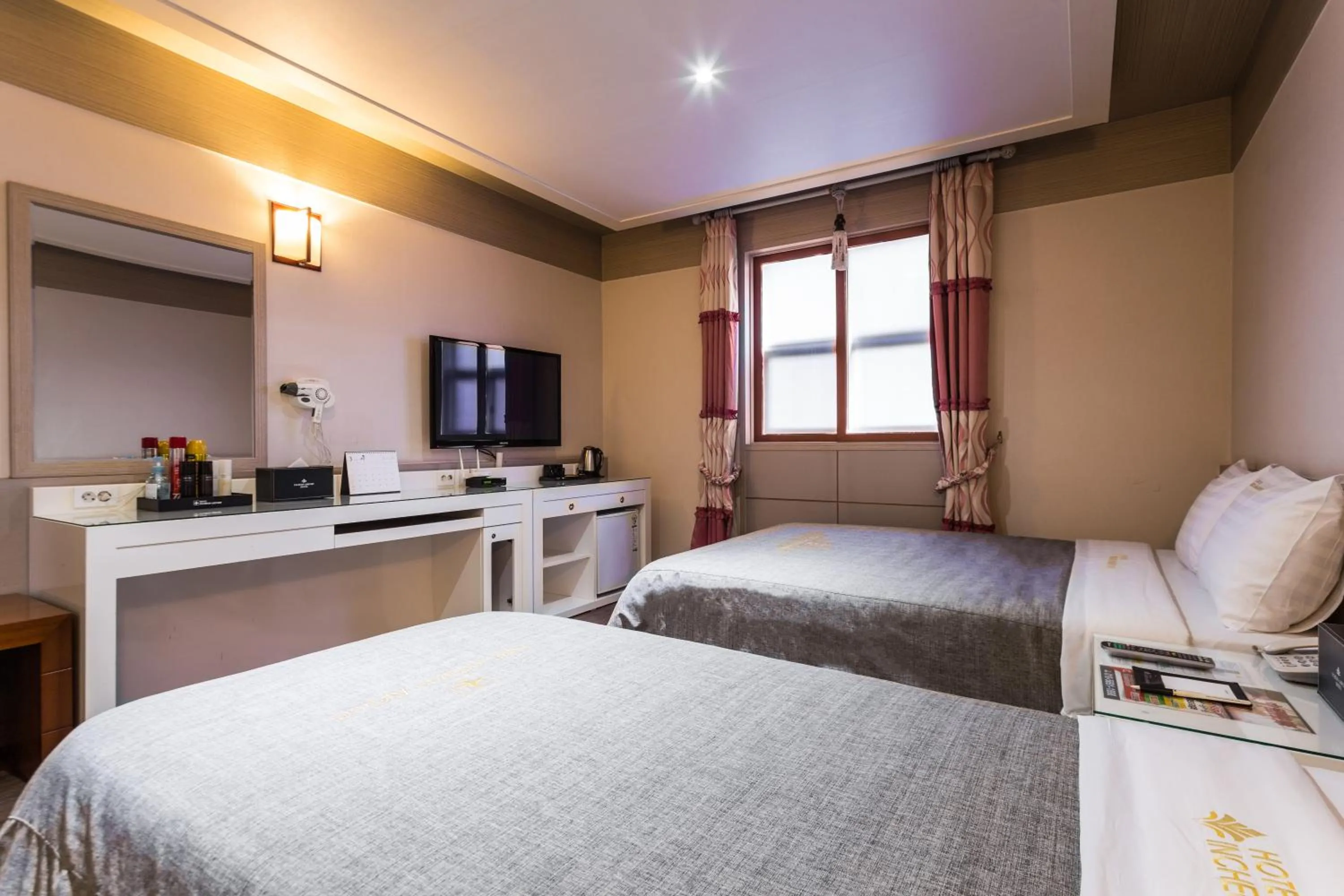 Bedroom, Bed in Incheon Airport Hotel