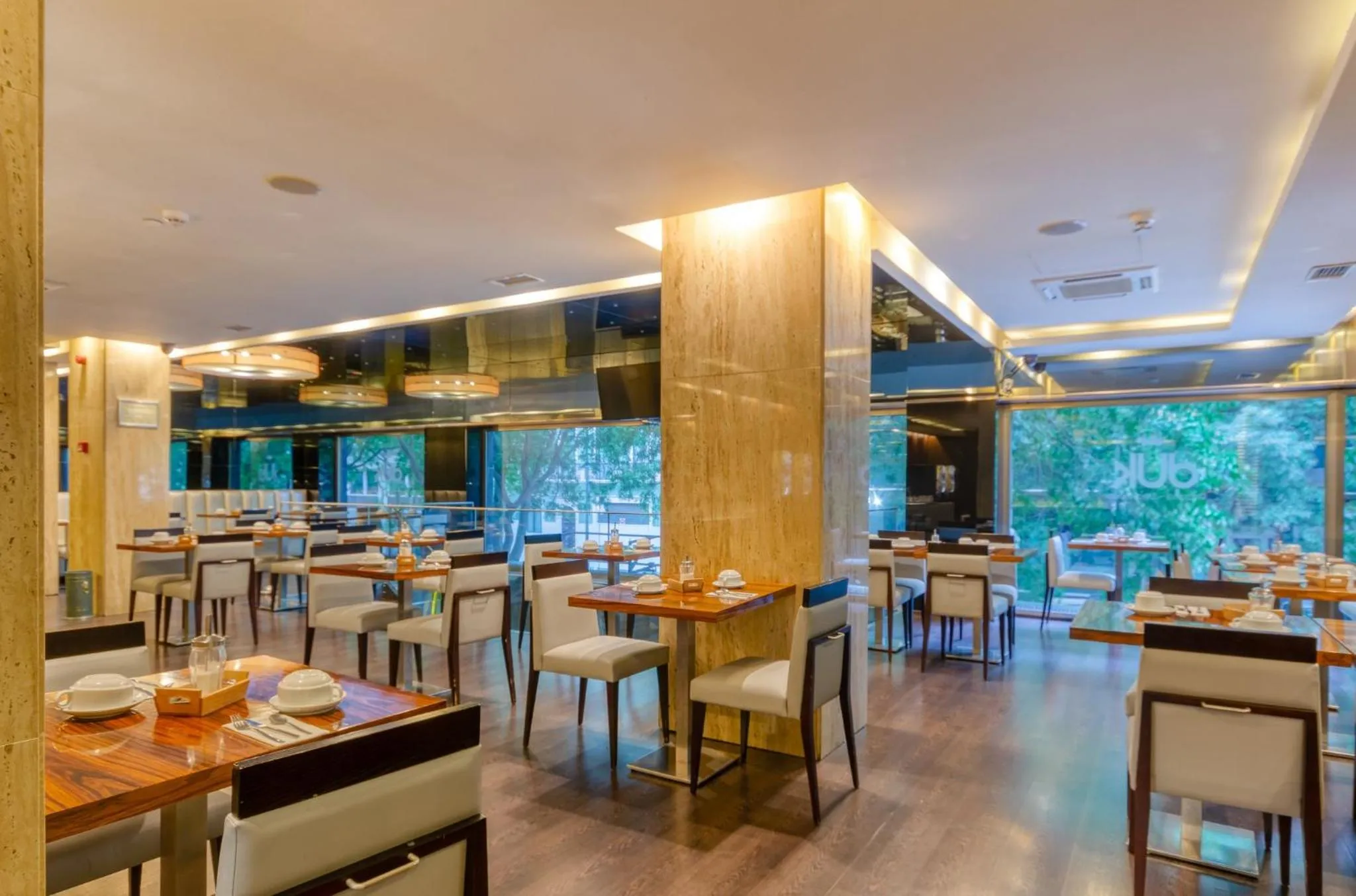 Restaurant/places to eat in TURIM Av. Liberdade Hotel