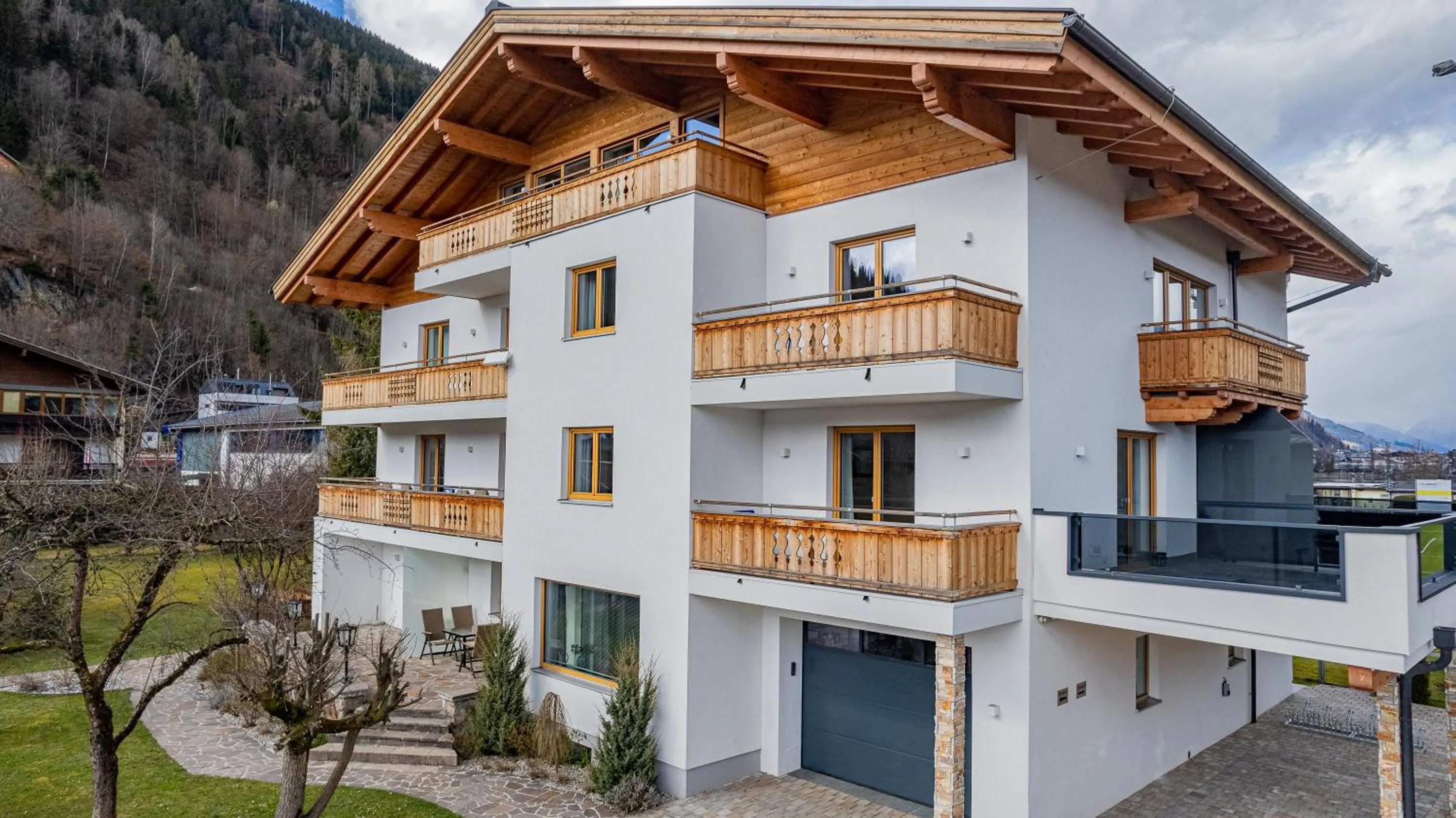 Property building in Panorama Apartments - Steinbock Lodges