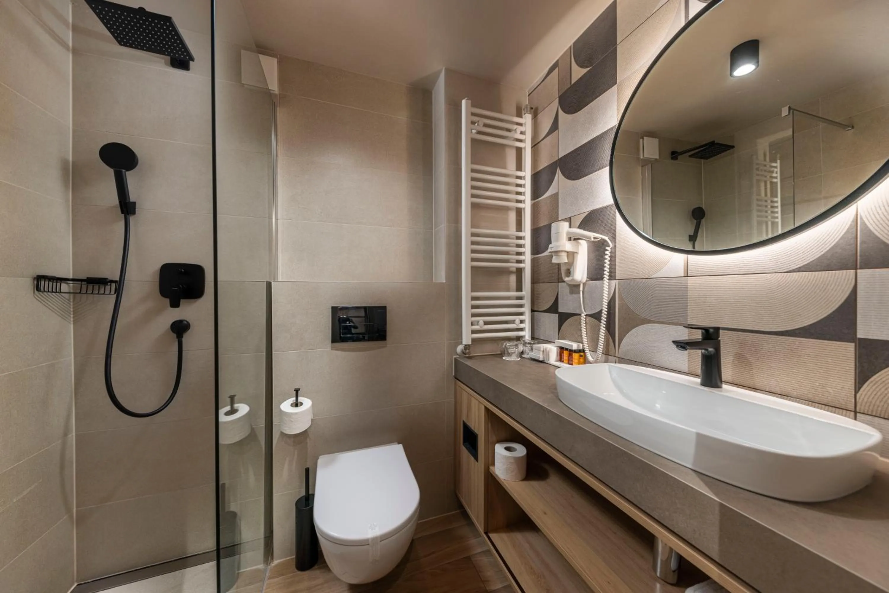 Shower in Hotel Terme Jezercica