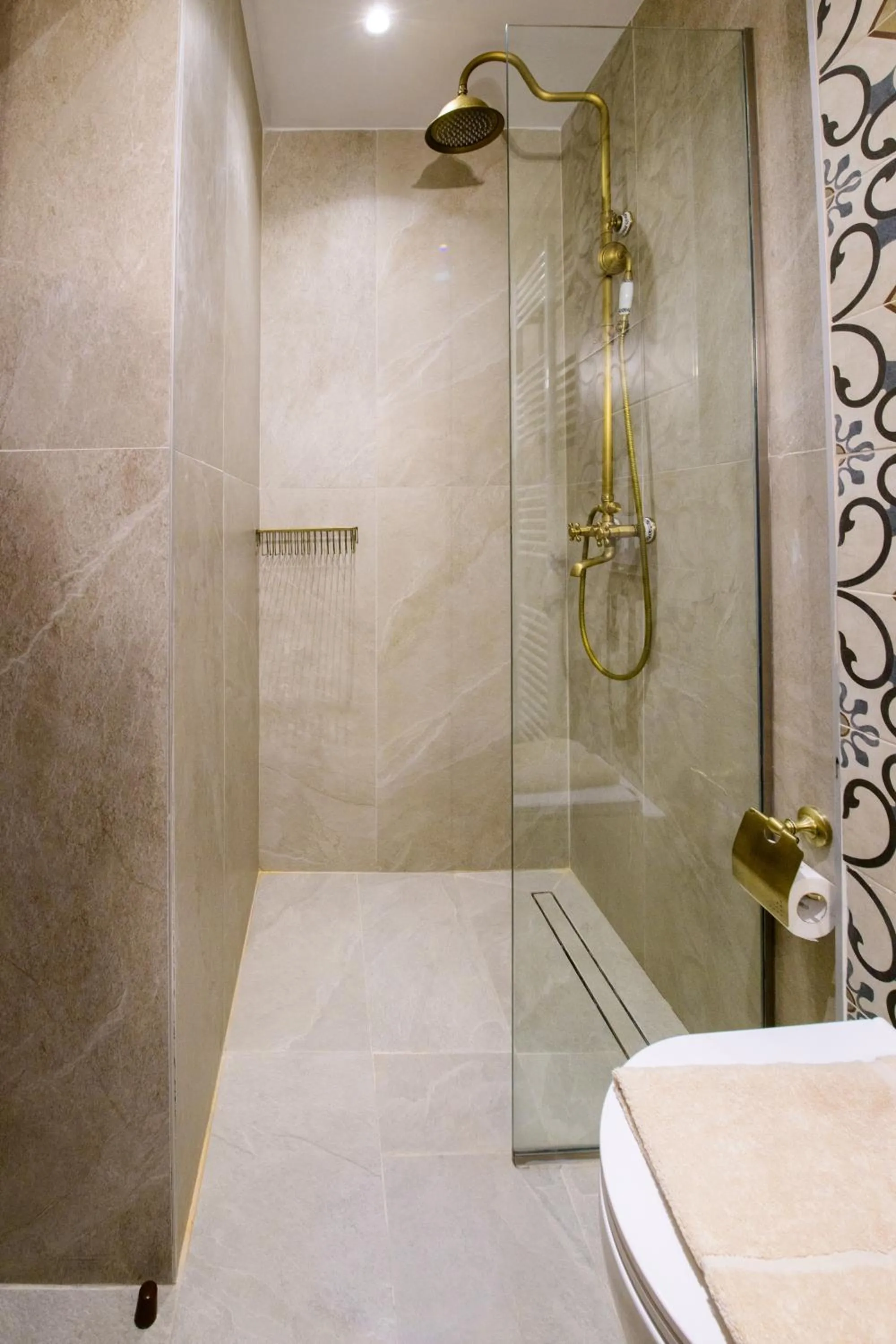 Shower in Agios Germanos