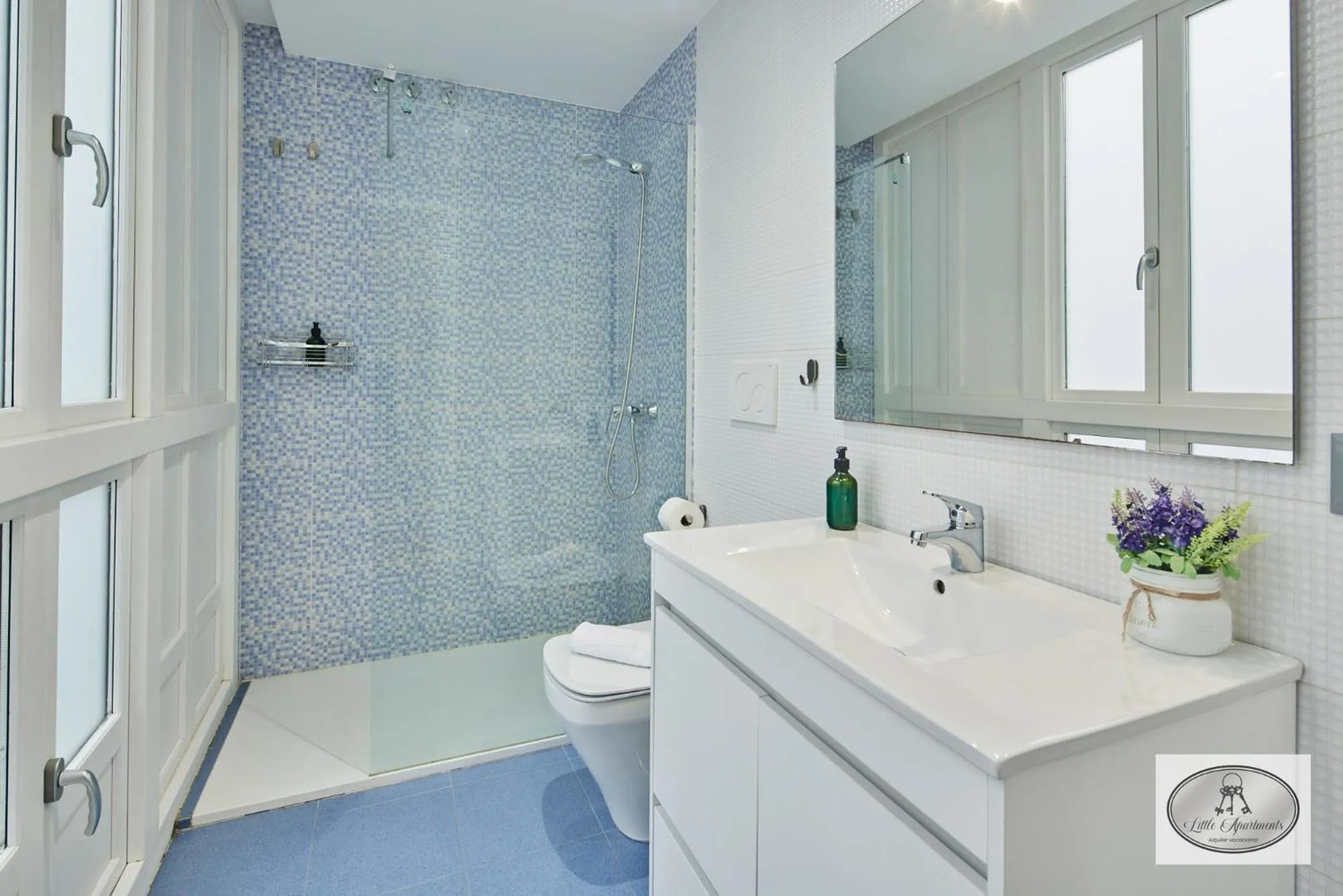 Bathroom in Dulce Arbolí Little Apartments