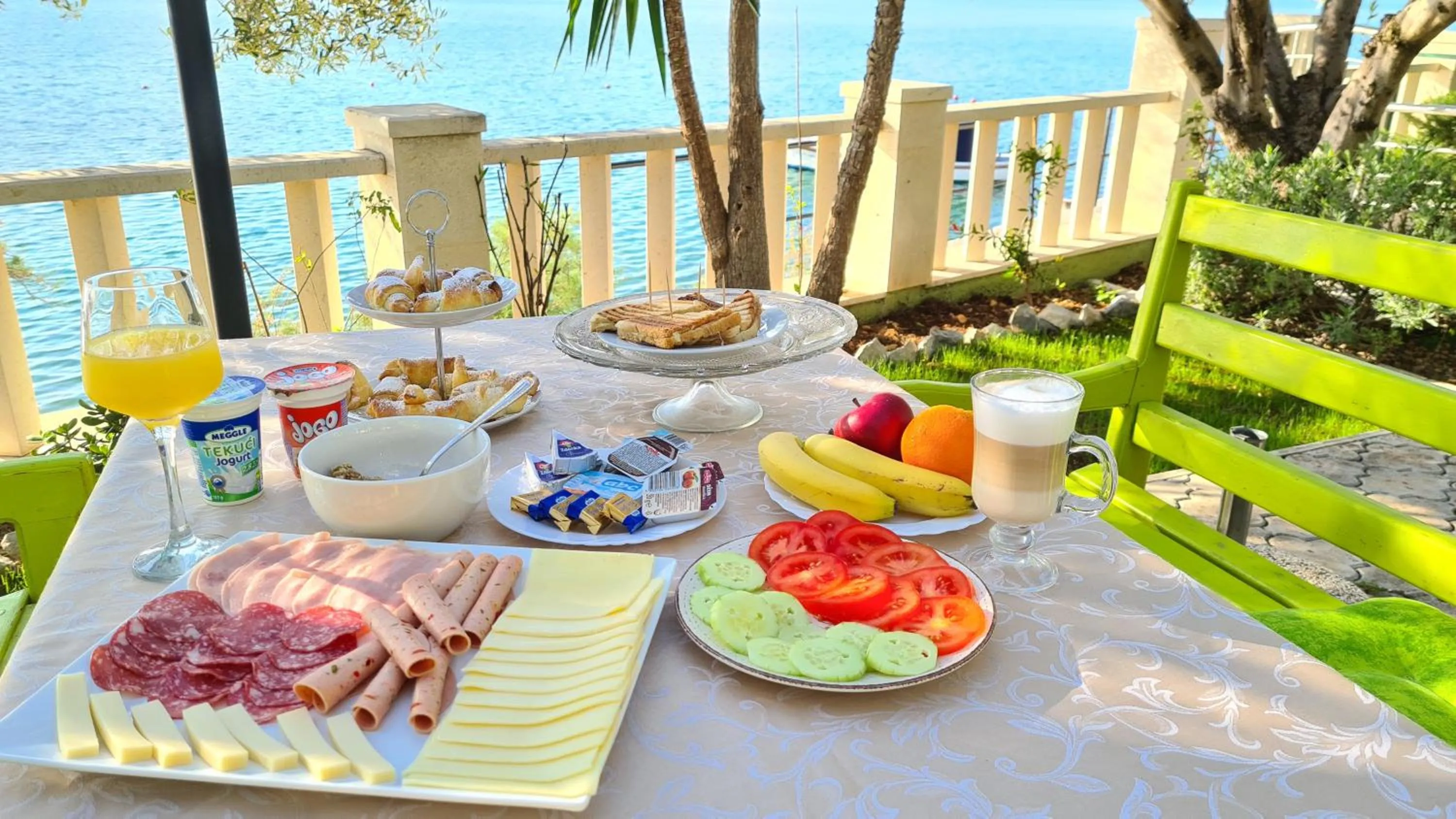Food and drinks in Apartments G