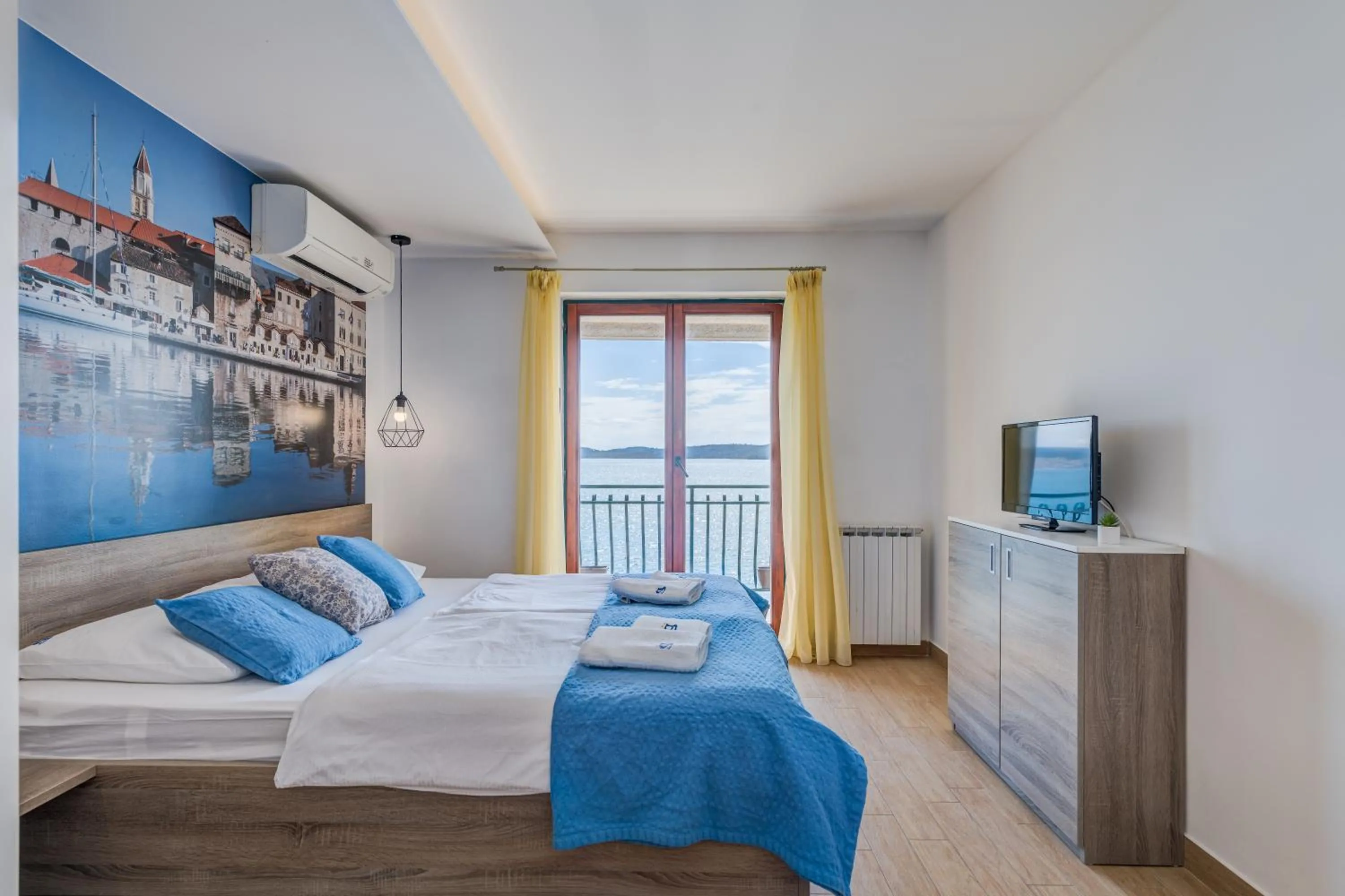 TV and multimedia, Bed in Apartments G