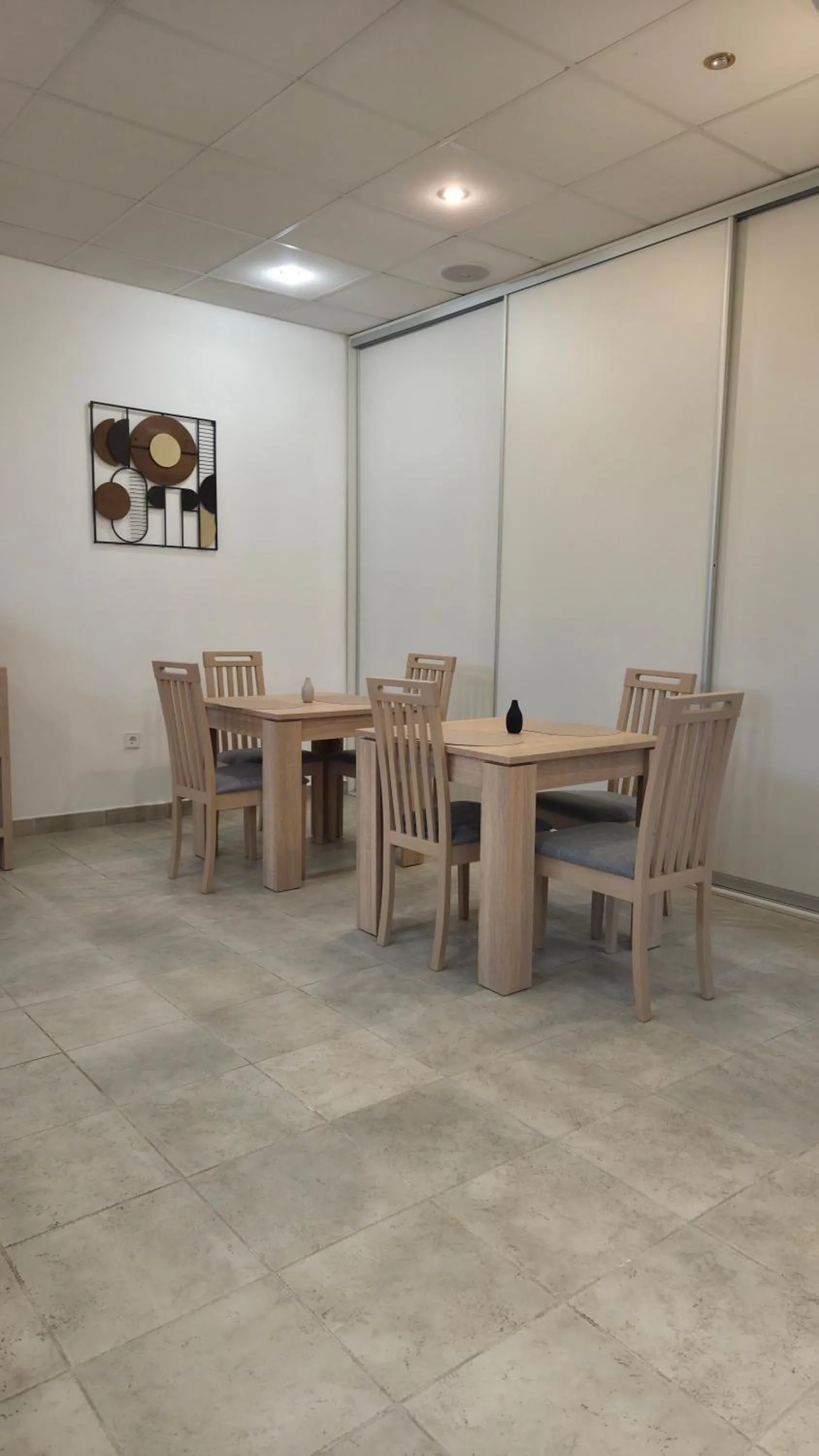 Restaurant/places to eat in Apartments G