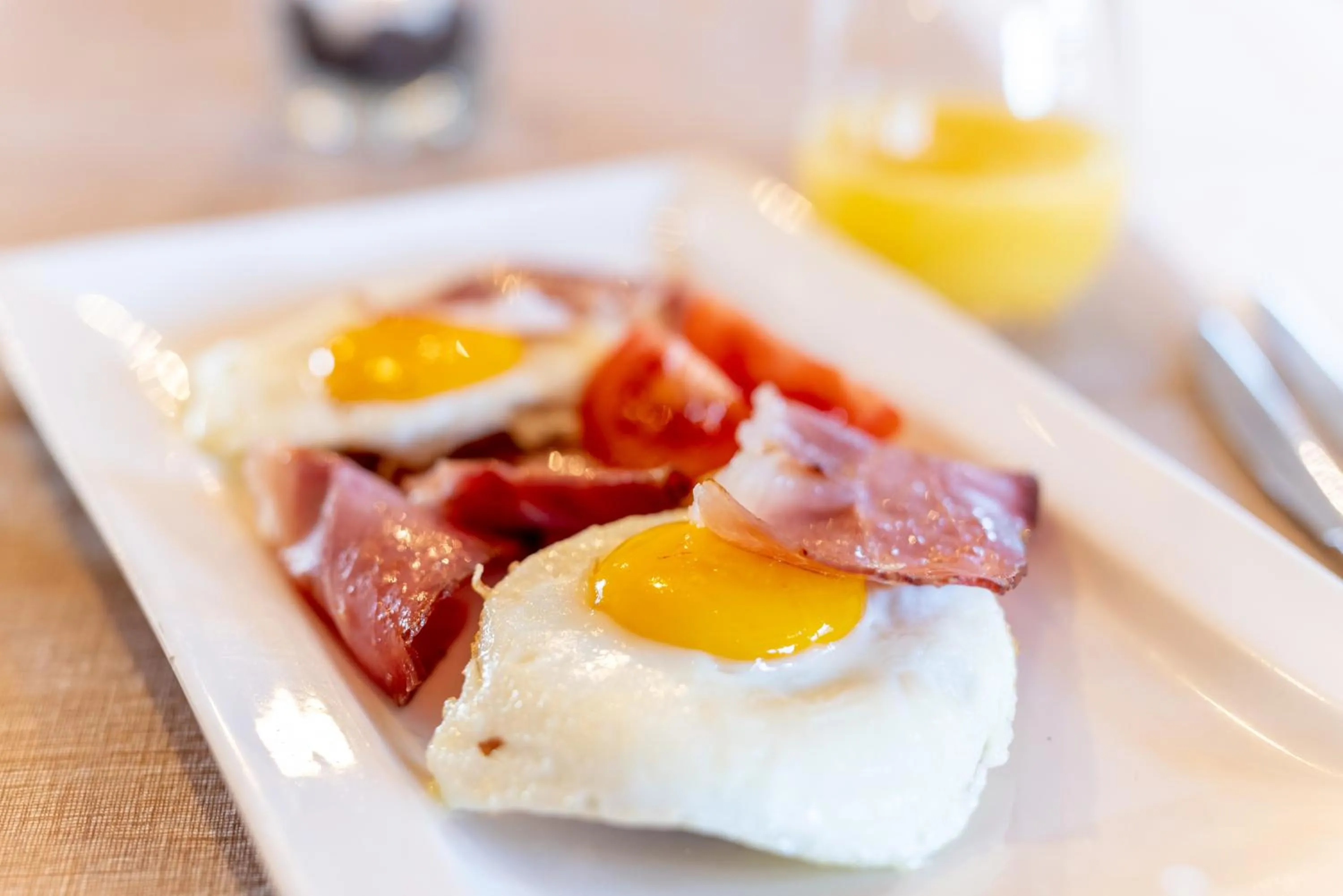 Restaurant/places to eat in Hotel Alegra