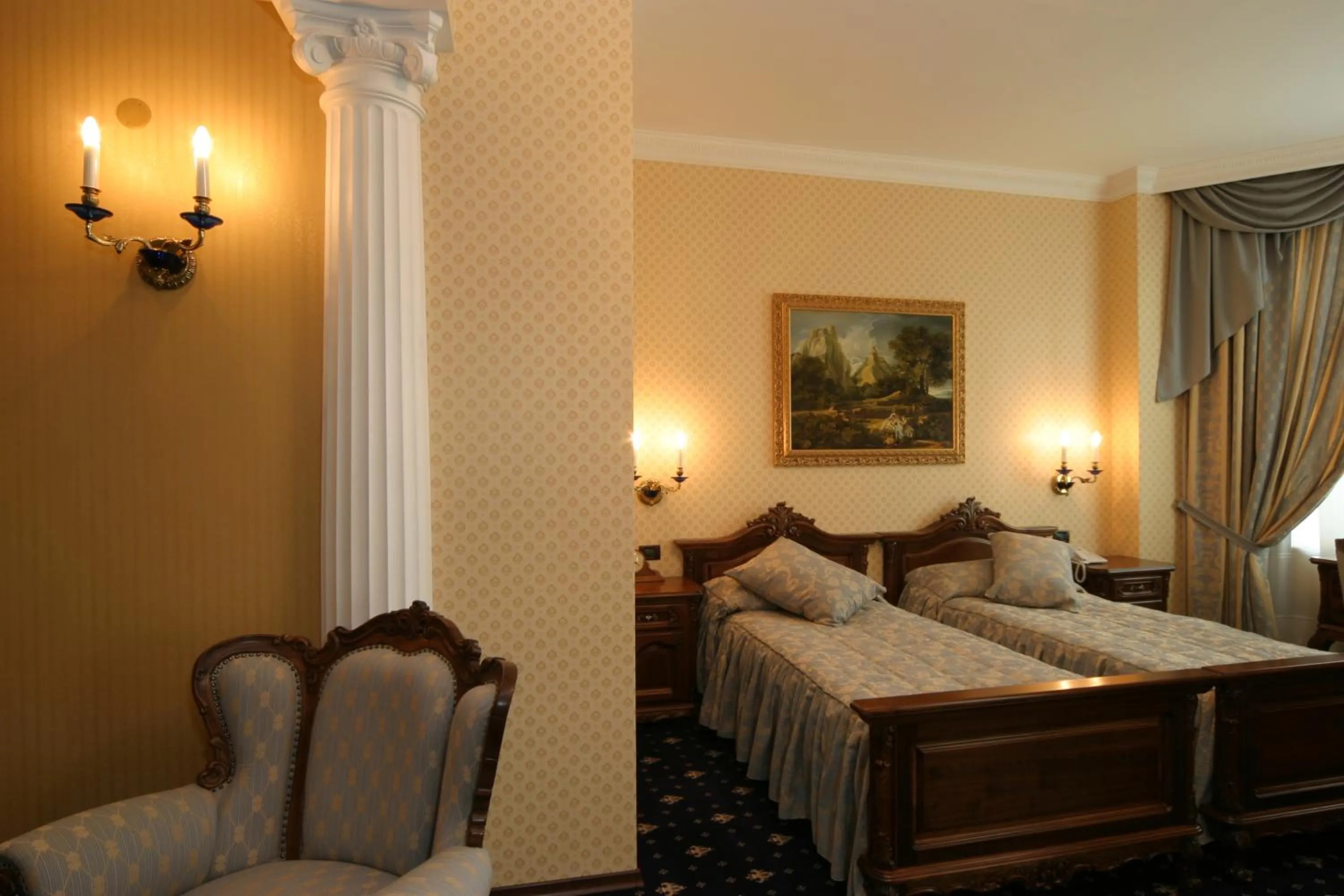 Bedroom, Bed in Grand Hotel London