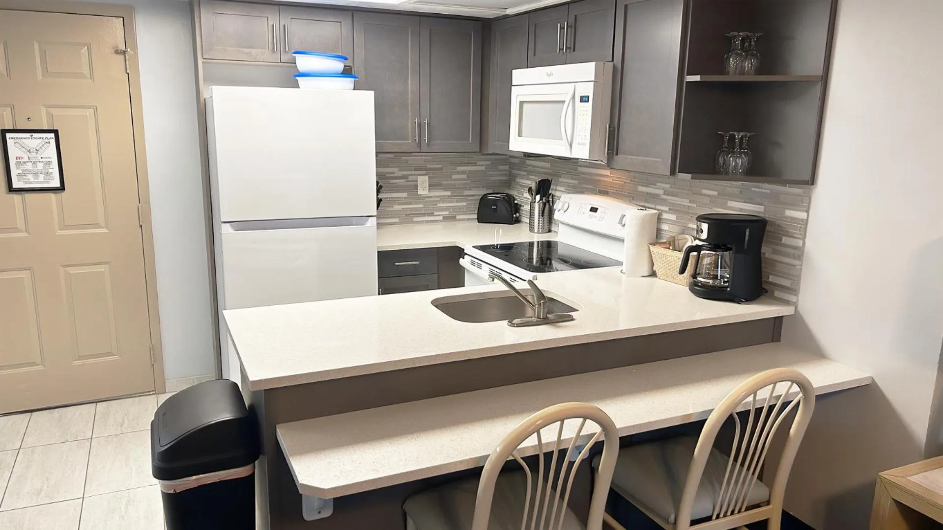 Coffee/tea facilities in Ocean East Resort Club