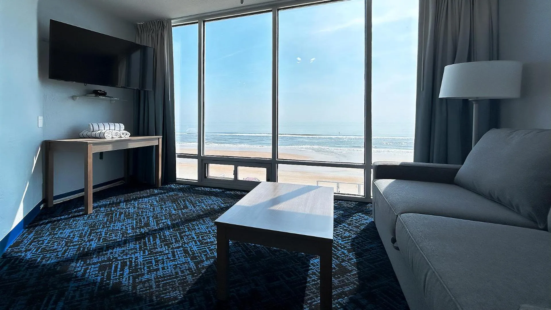 Communal lounge/ TV room, Bed in Ocean East Resort Club