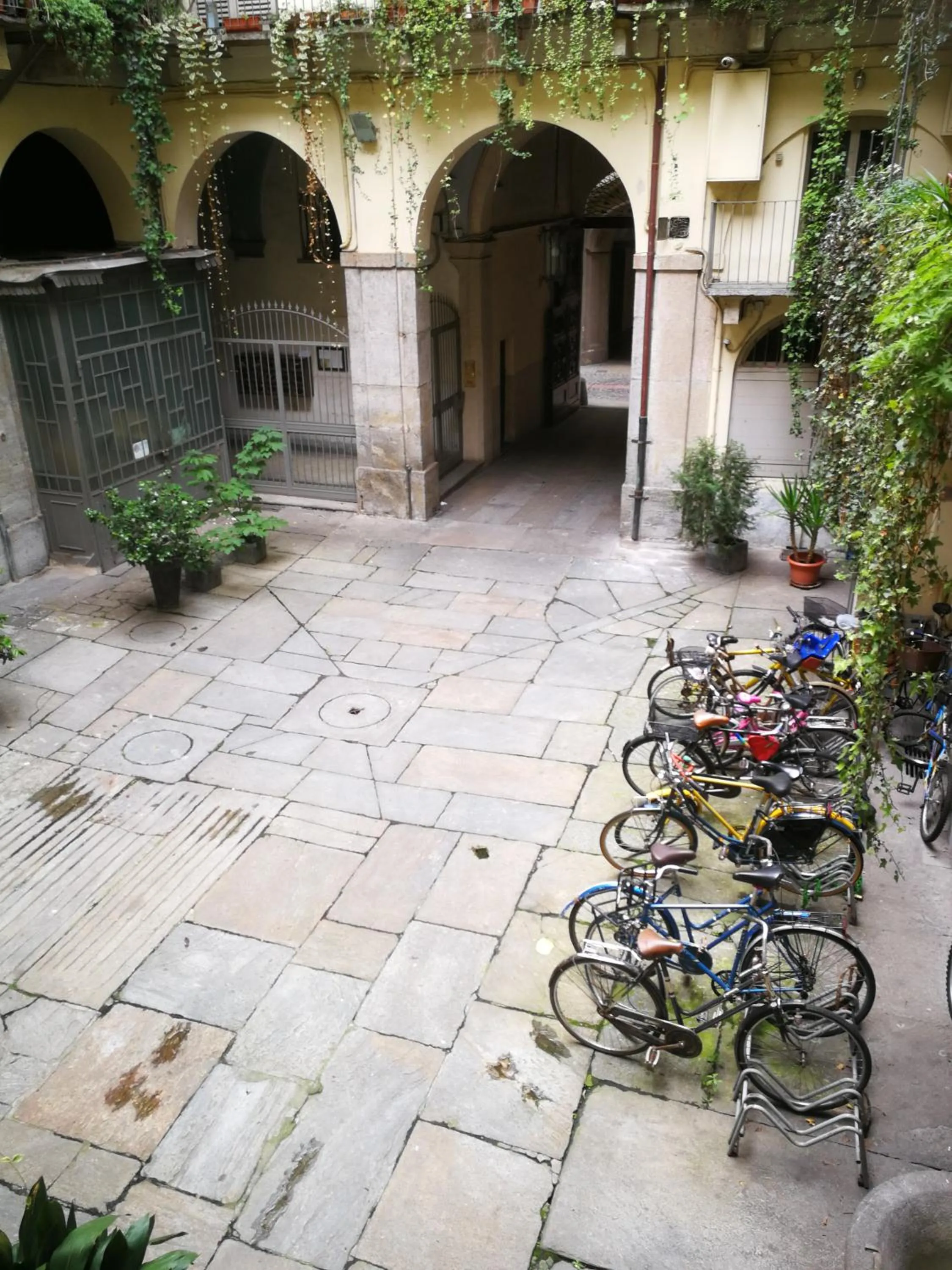 Inner courtyard view in Casa del Cuore