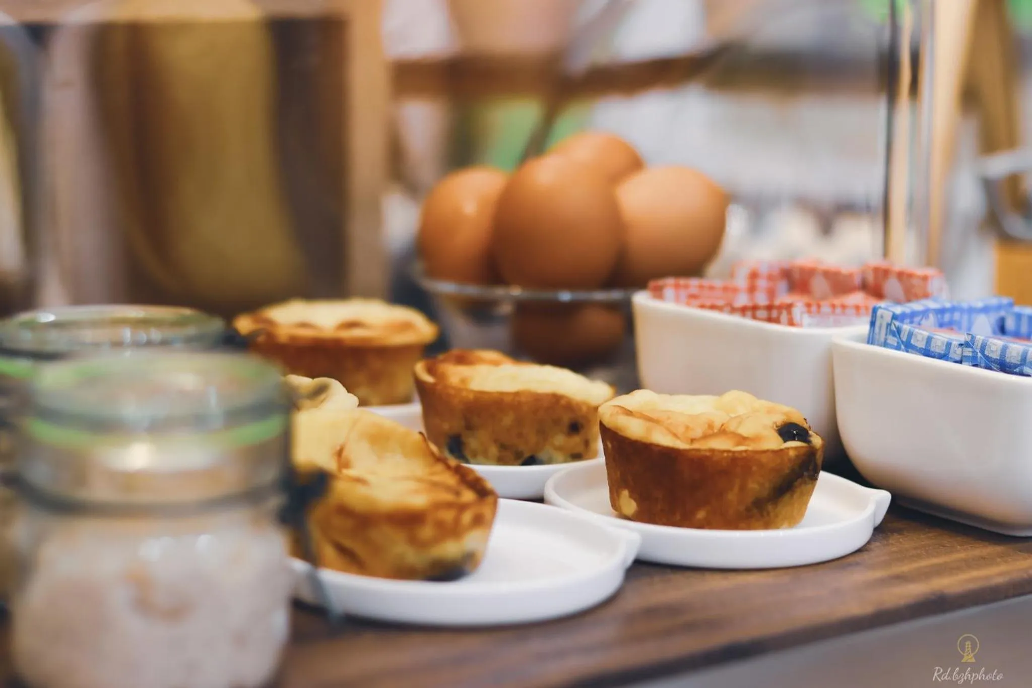 Buffet breakfast in Logis Hôtel du Parc