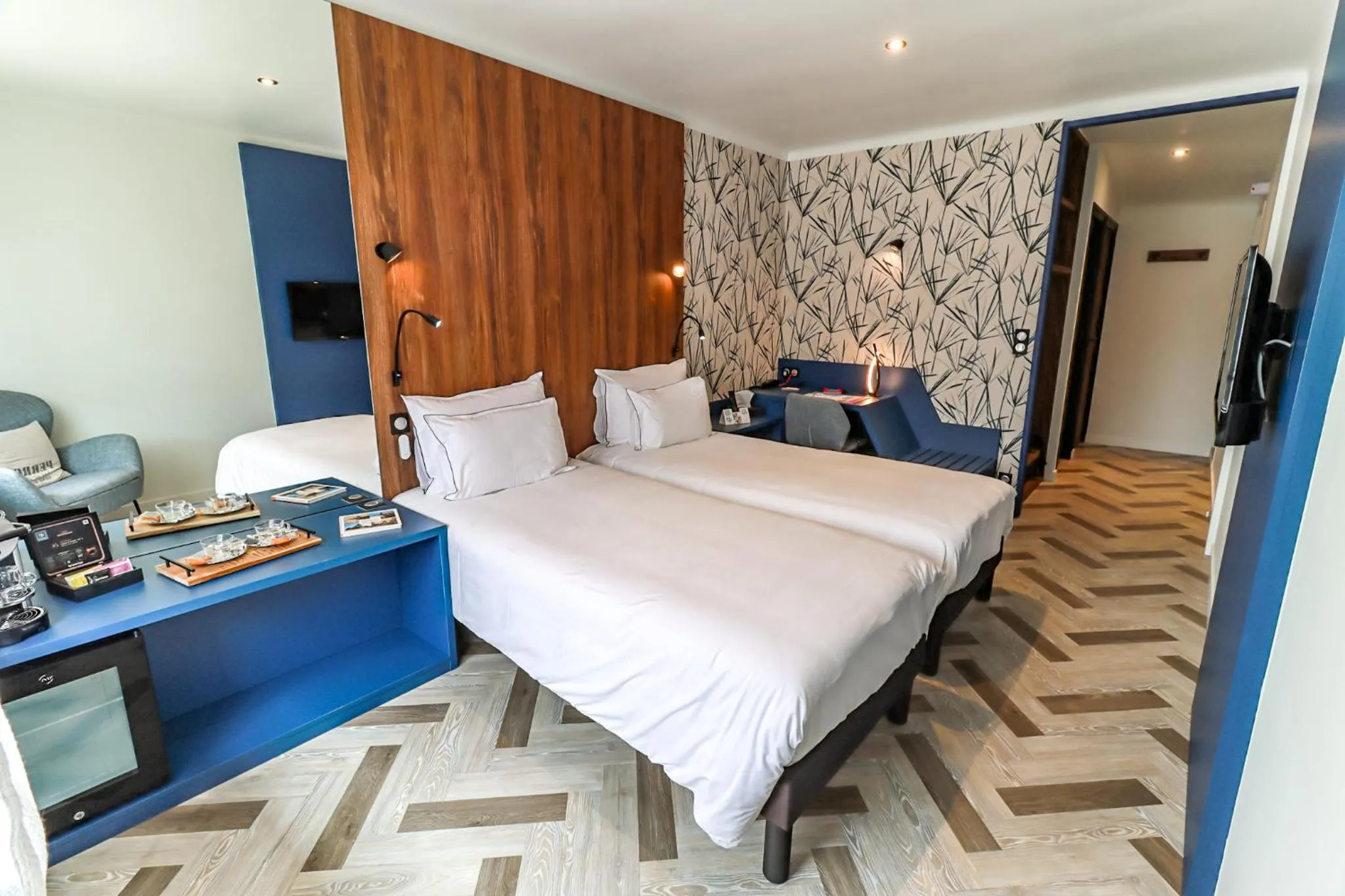 Bed in Logis Hôtel du Parc