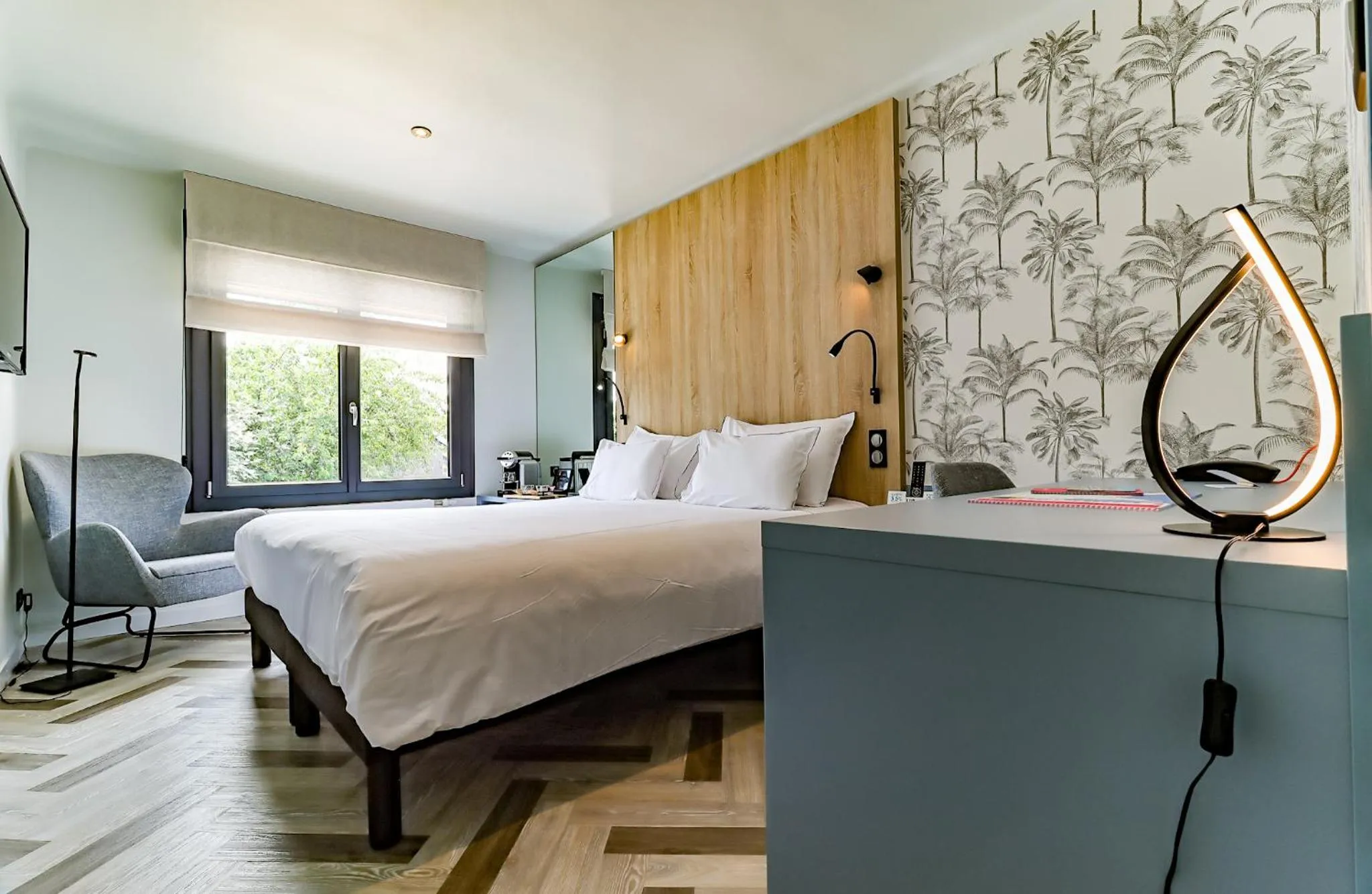 Bed in Logis Hôtel du Parc