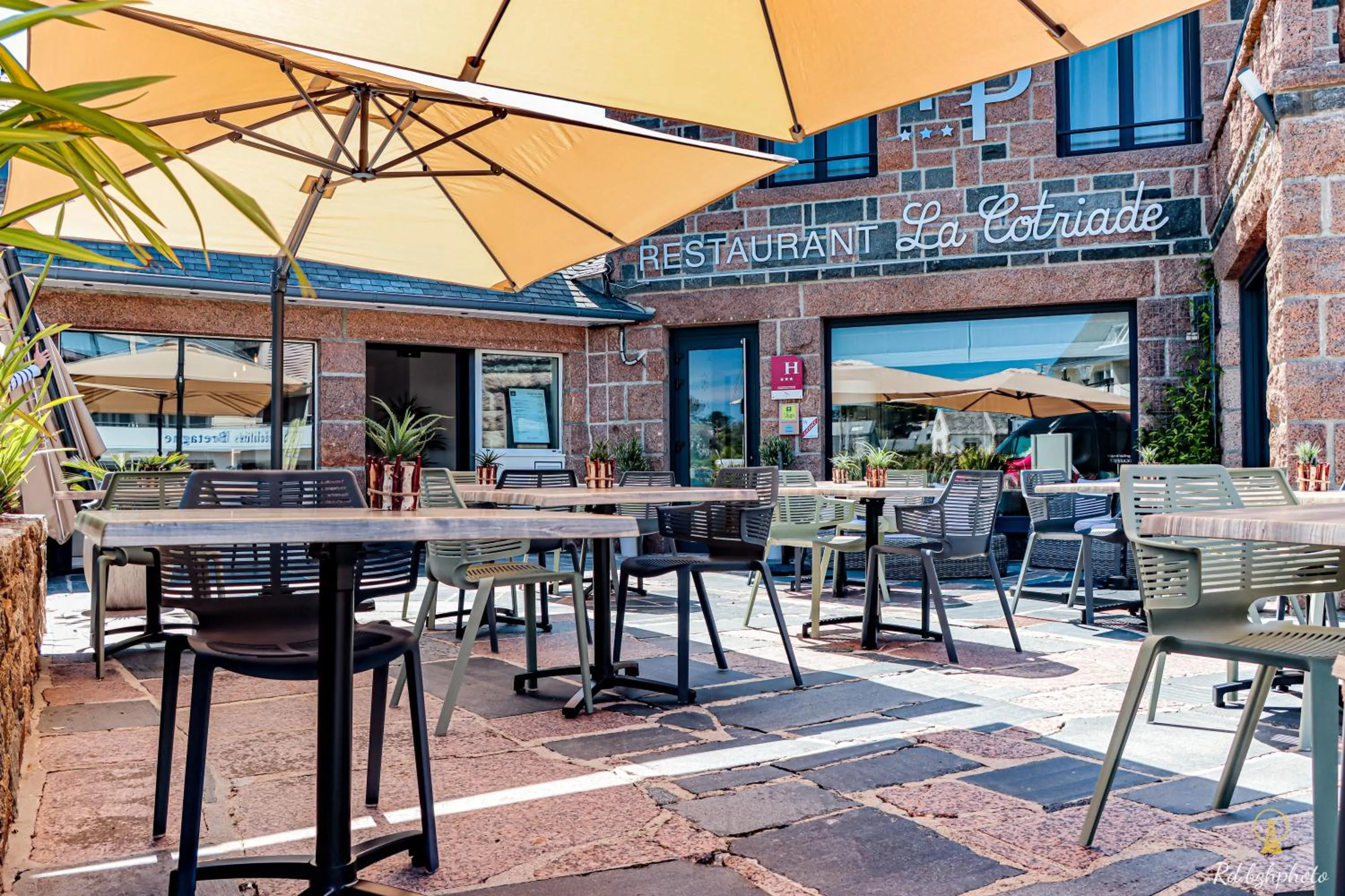 Balcony/Terrace in Logis Hôtel du Parc