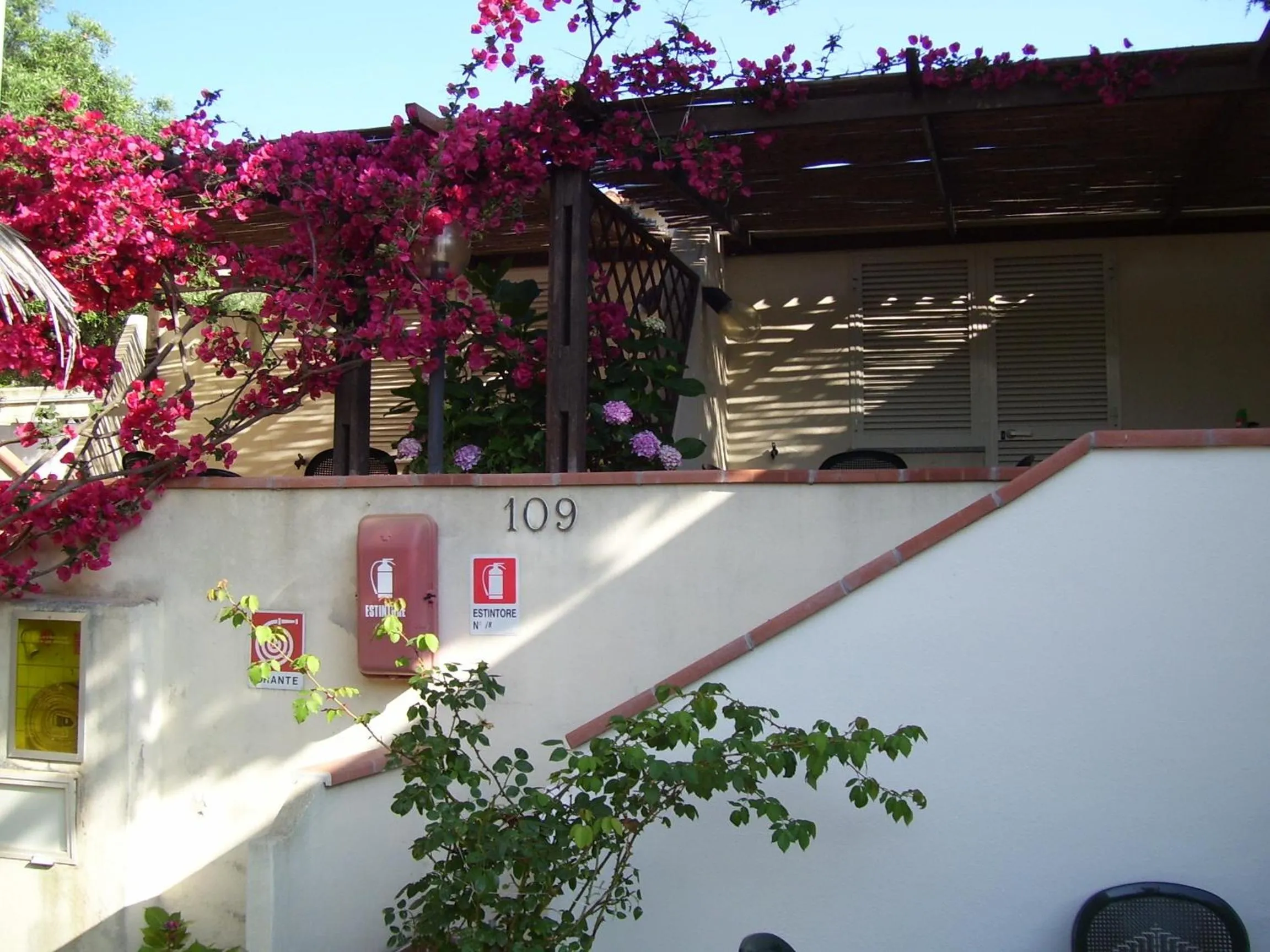 Property building in Hotel Nido D'aquila