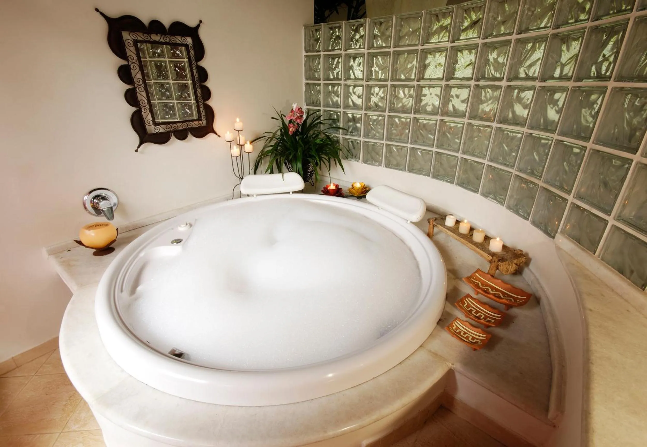 Hot Tub in Villa Bebek Hotel