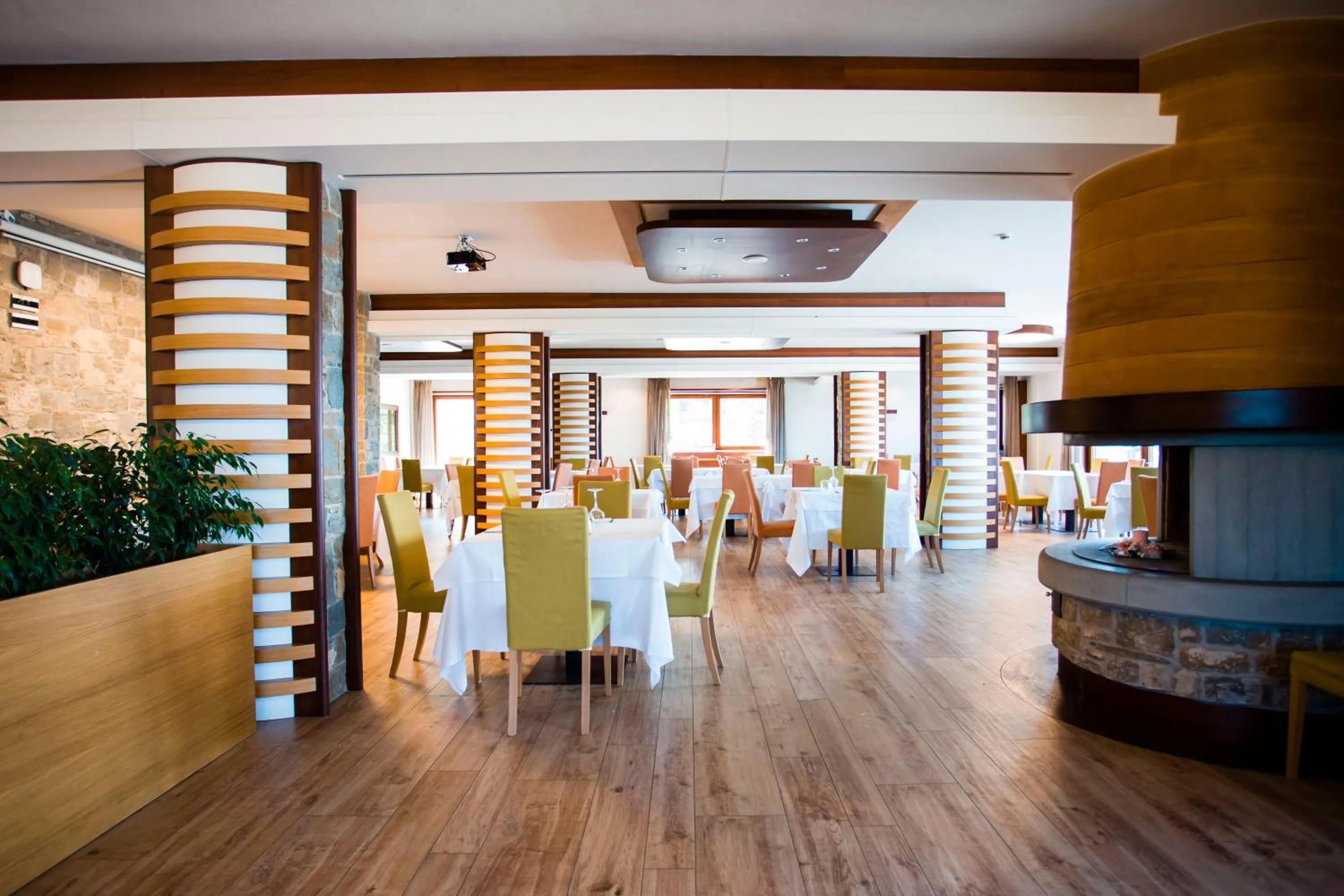 Restaurant/places to eat in Hotel Monte Campo