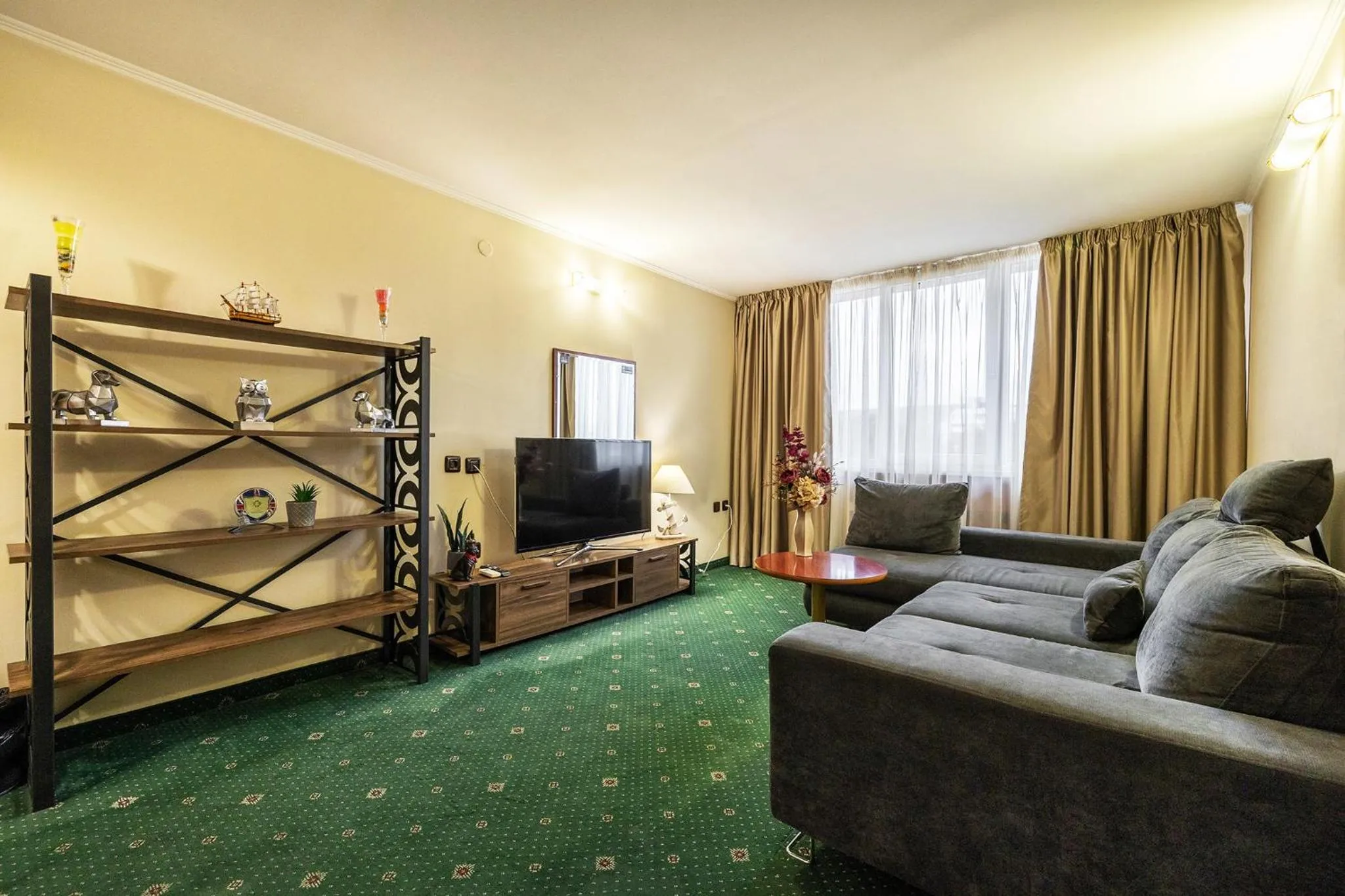 Communal lounge/ TV room in Hotel Orbita