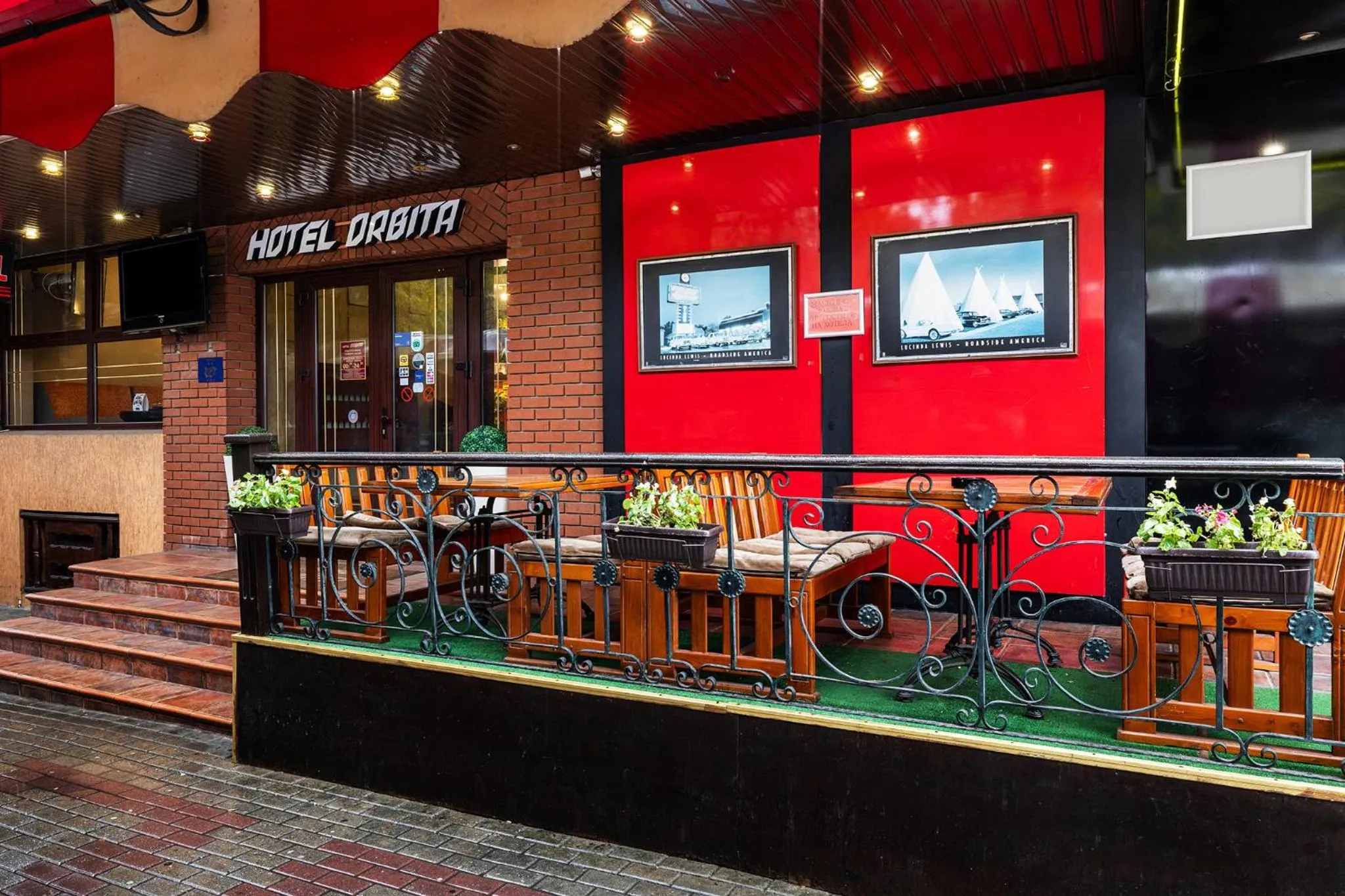 Restaurant/places to eat in Hotel Orbita