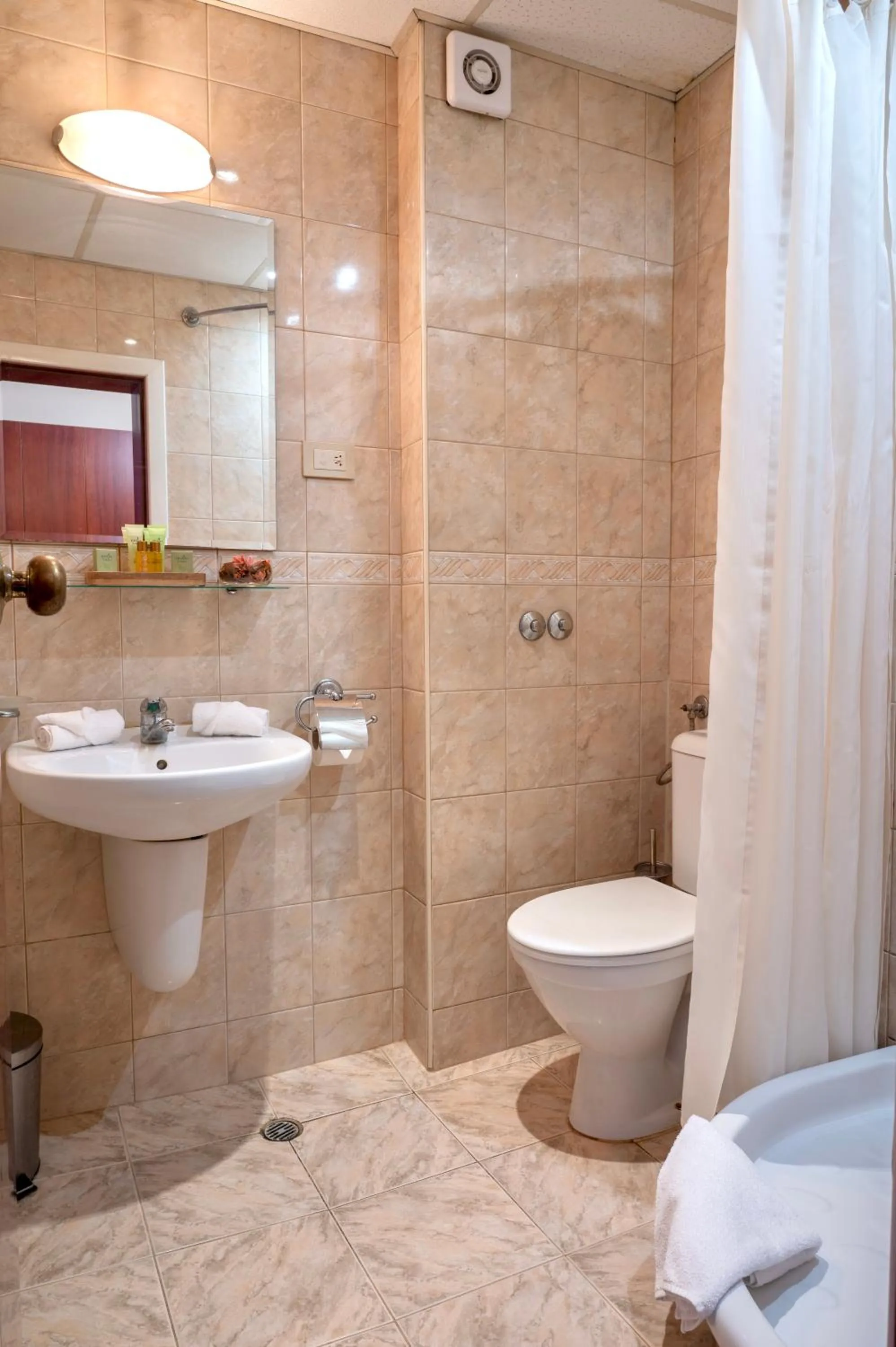 Shower in Hotel Orbita
