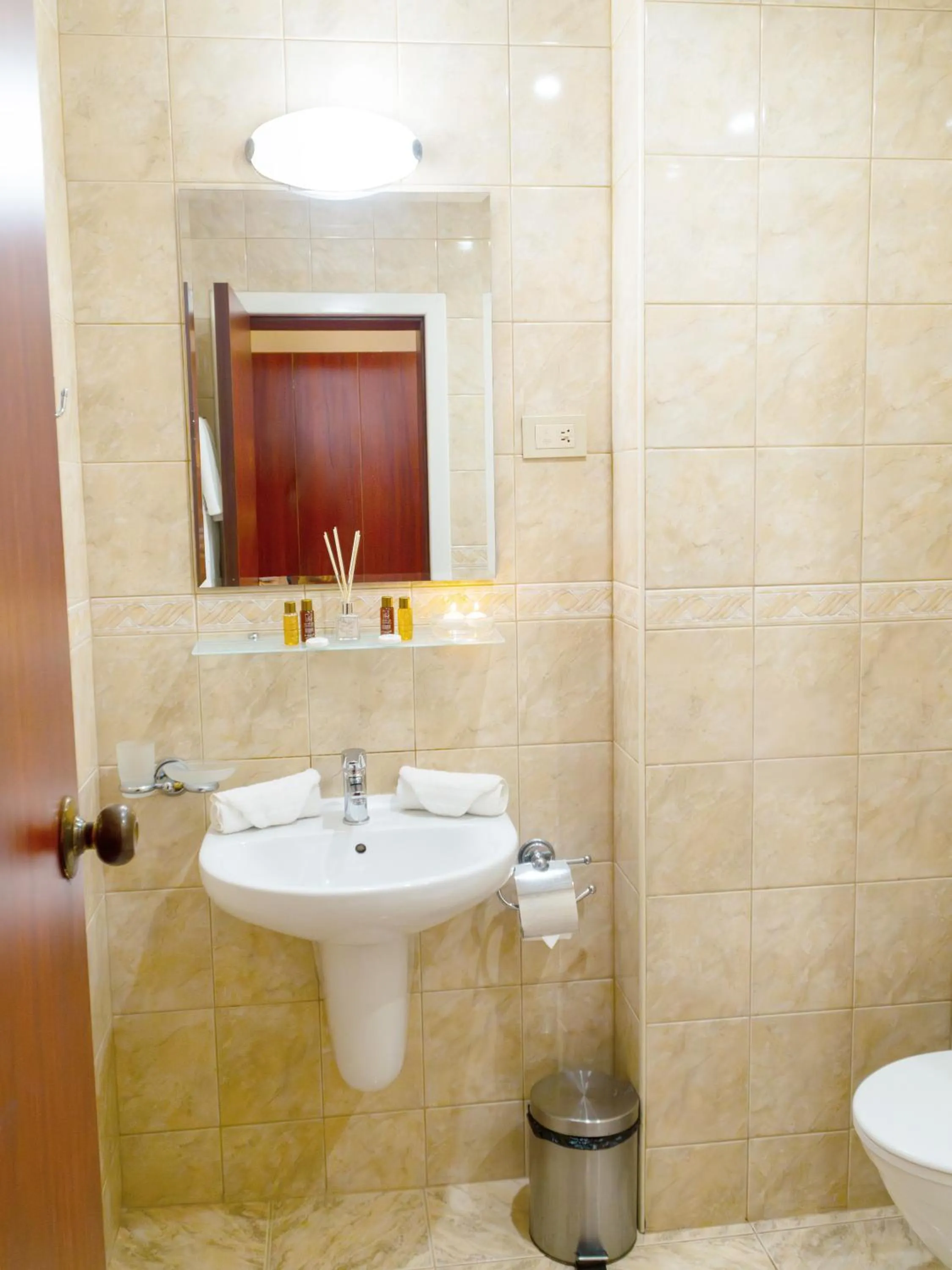 Toilet in Hotel Orbita
