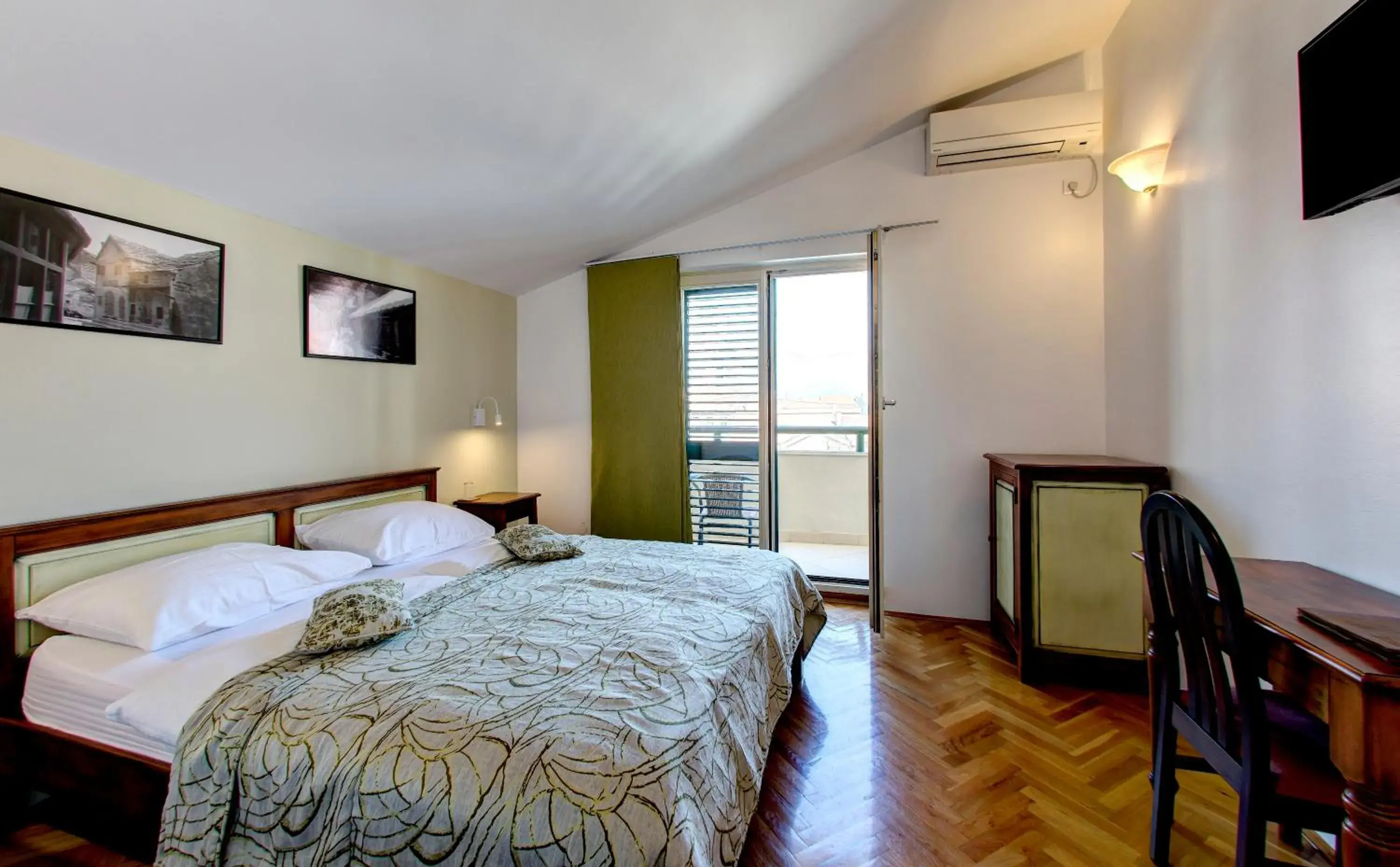 Double Room with Balcony in Villa Fortuna Double Room with Balcony in Villa Fortuna