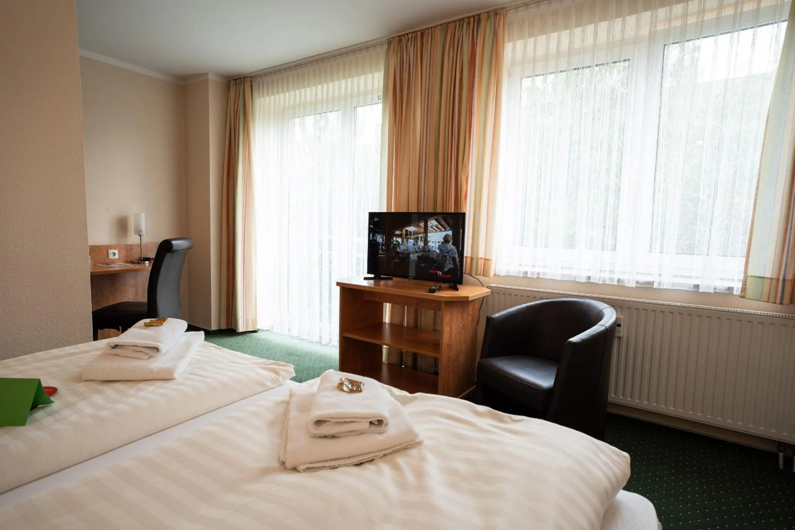 Bedroom, Bed in Hotel am Holzhafen