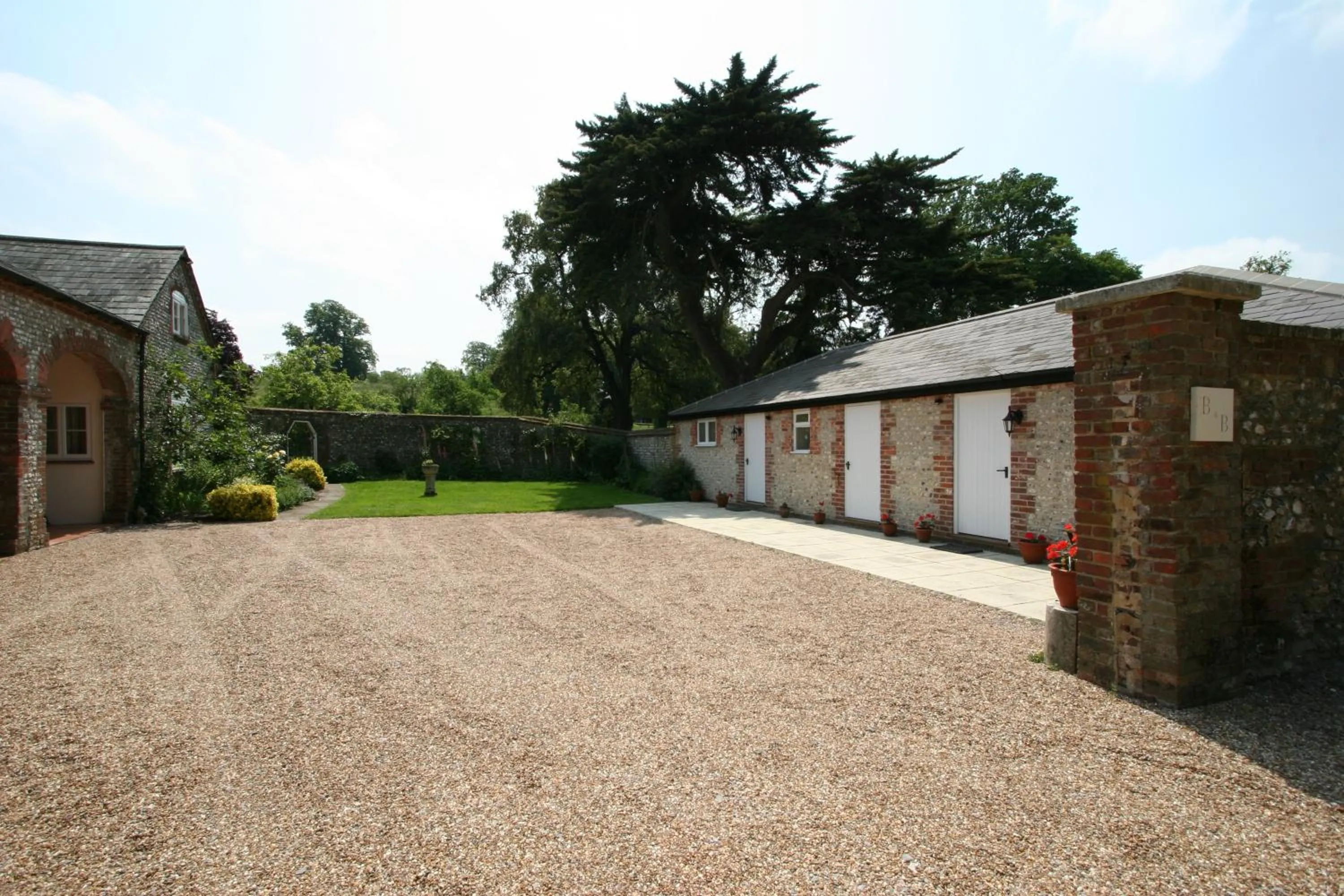 Property building in Chilgrove Farm Bed & Breakfast
