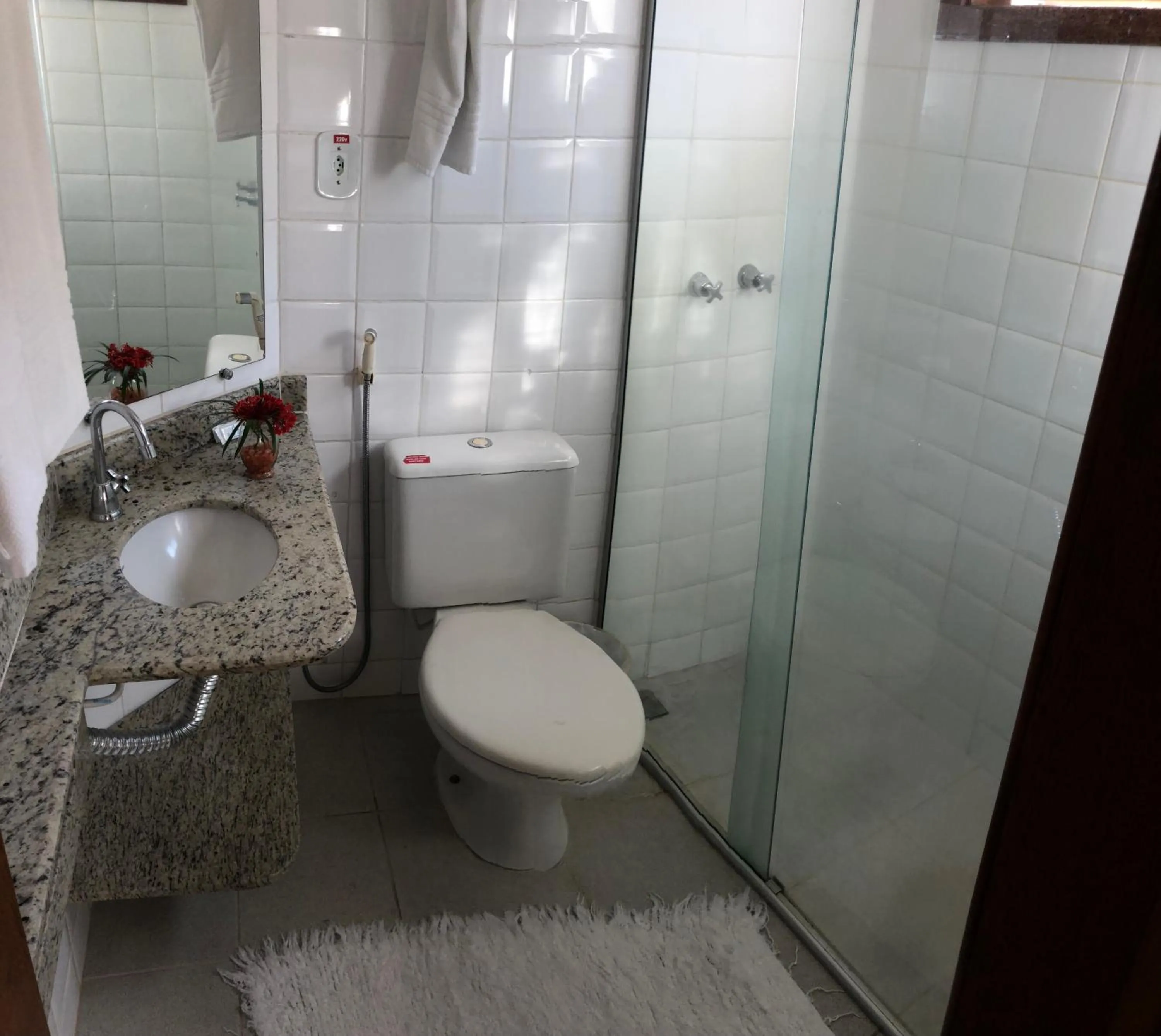 Shower in Porto Geraes Praia Hotel