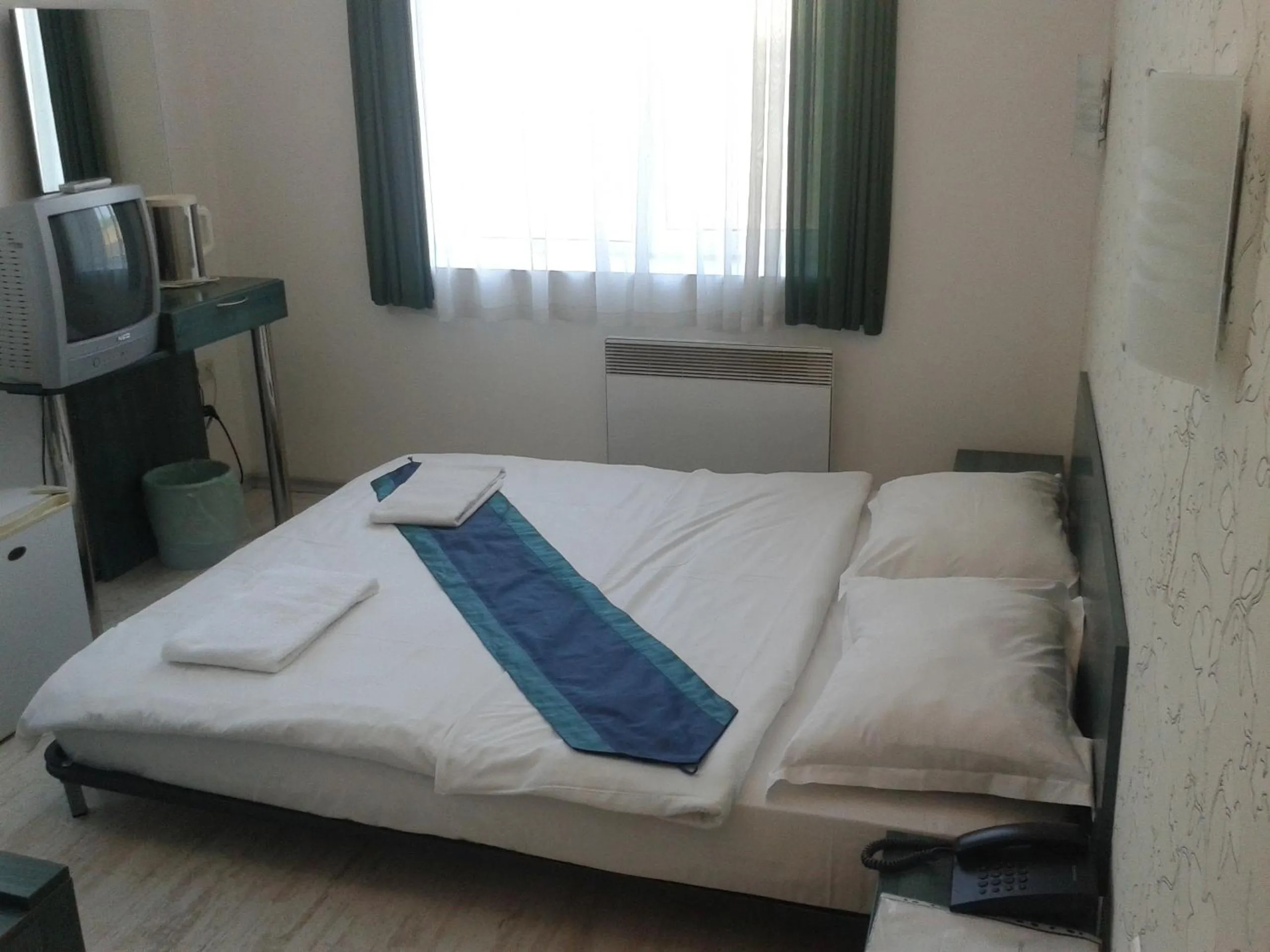 Bed in Scotty's Boutique Hotel