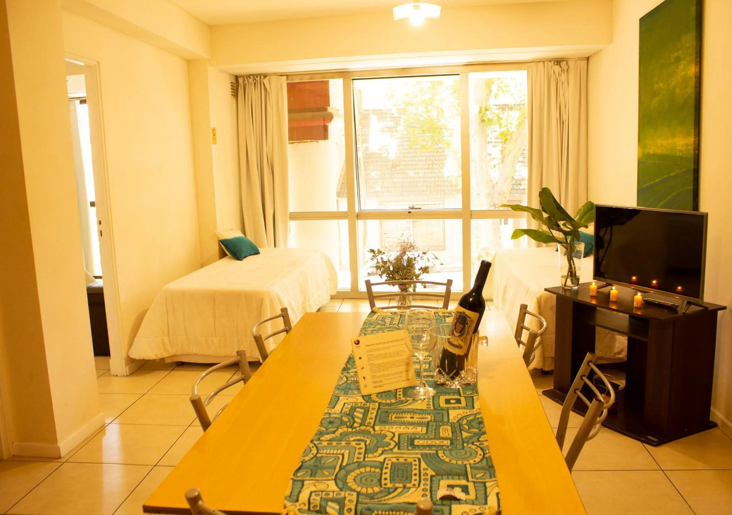 Communal lounge/ TV room, Bed in Uvas Apart Hotel