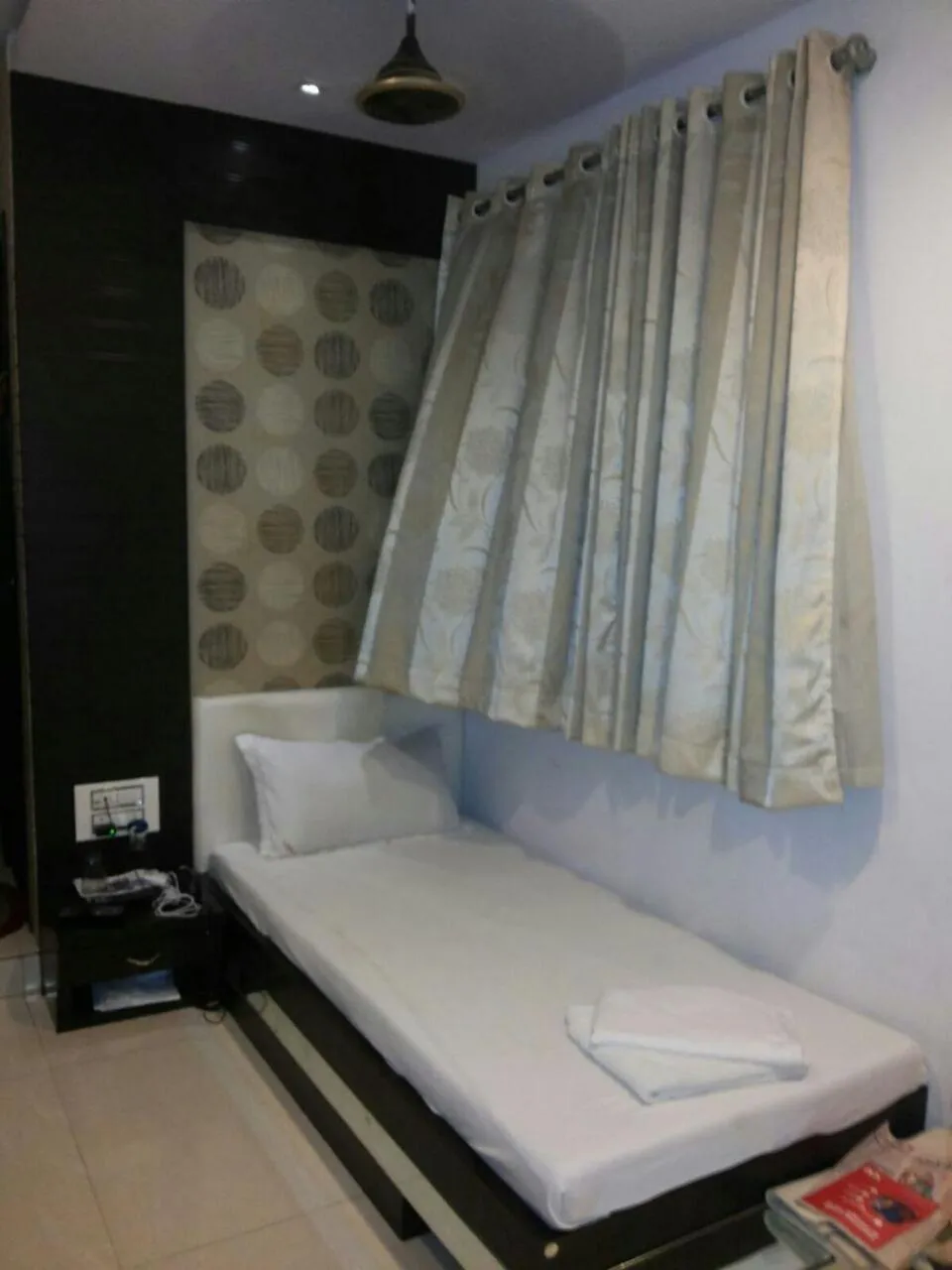 Bed in Hotel Navi Mumbai