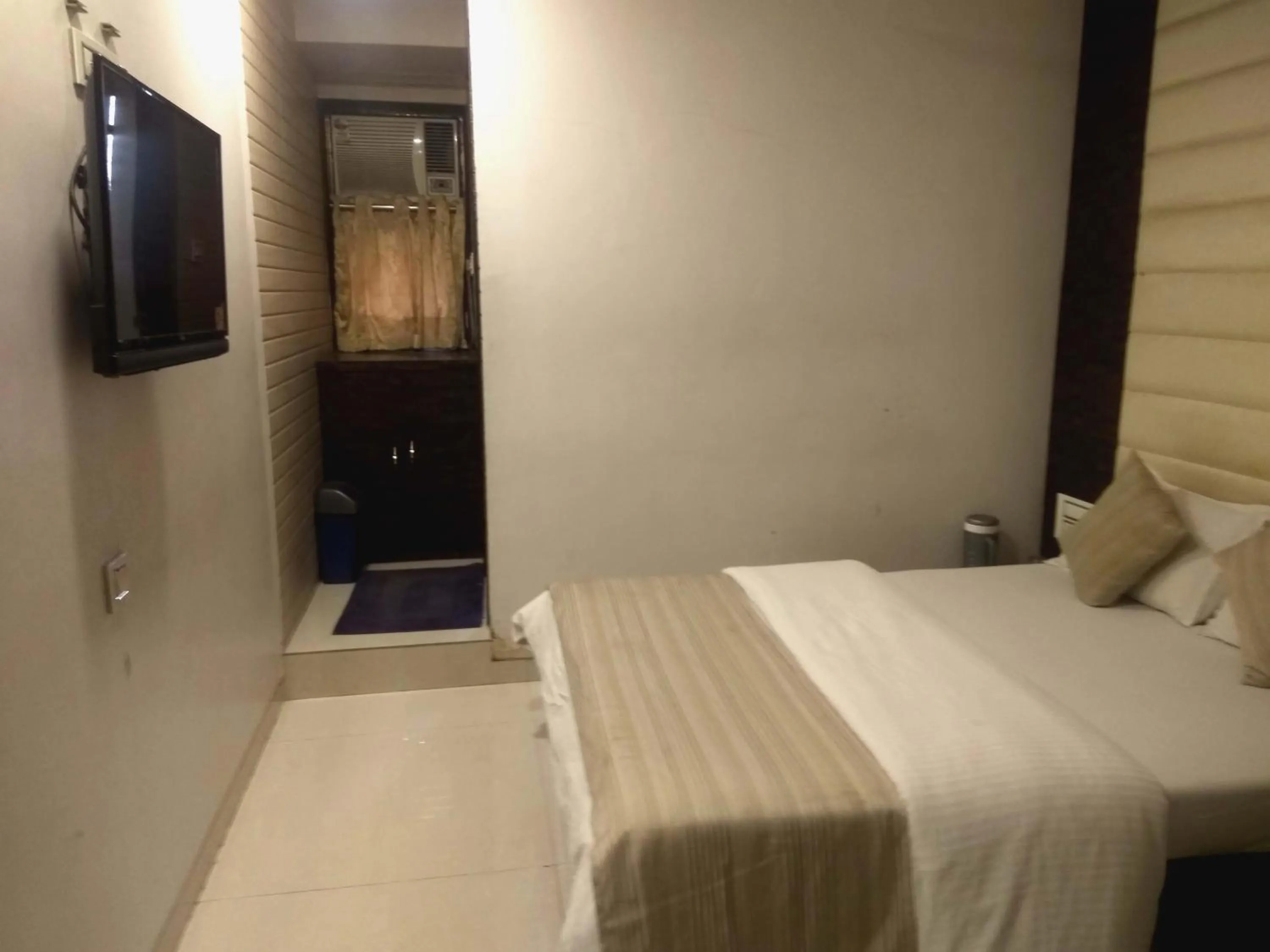 Bed in Hotel Navi Mumbai