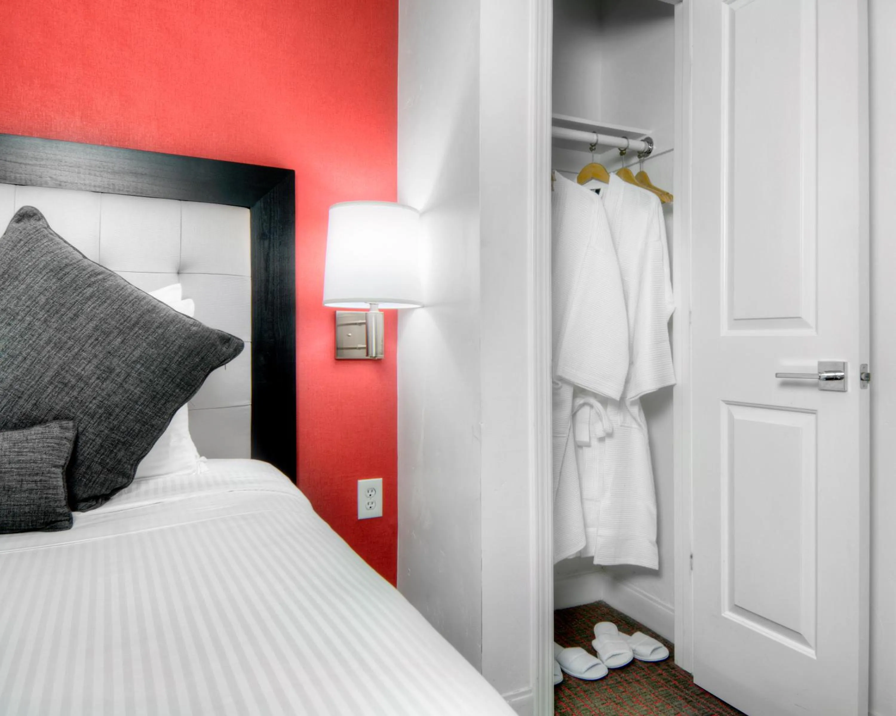 Bed in Aggie Inn, an Ascend Collection Hotel