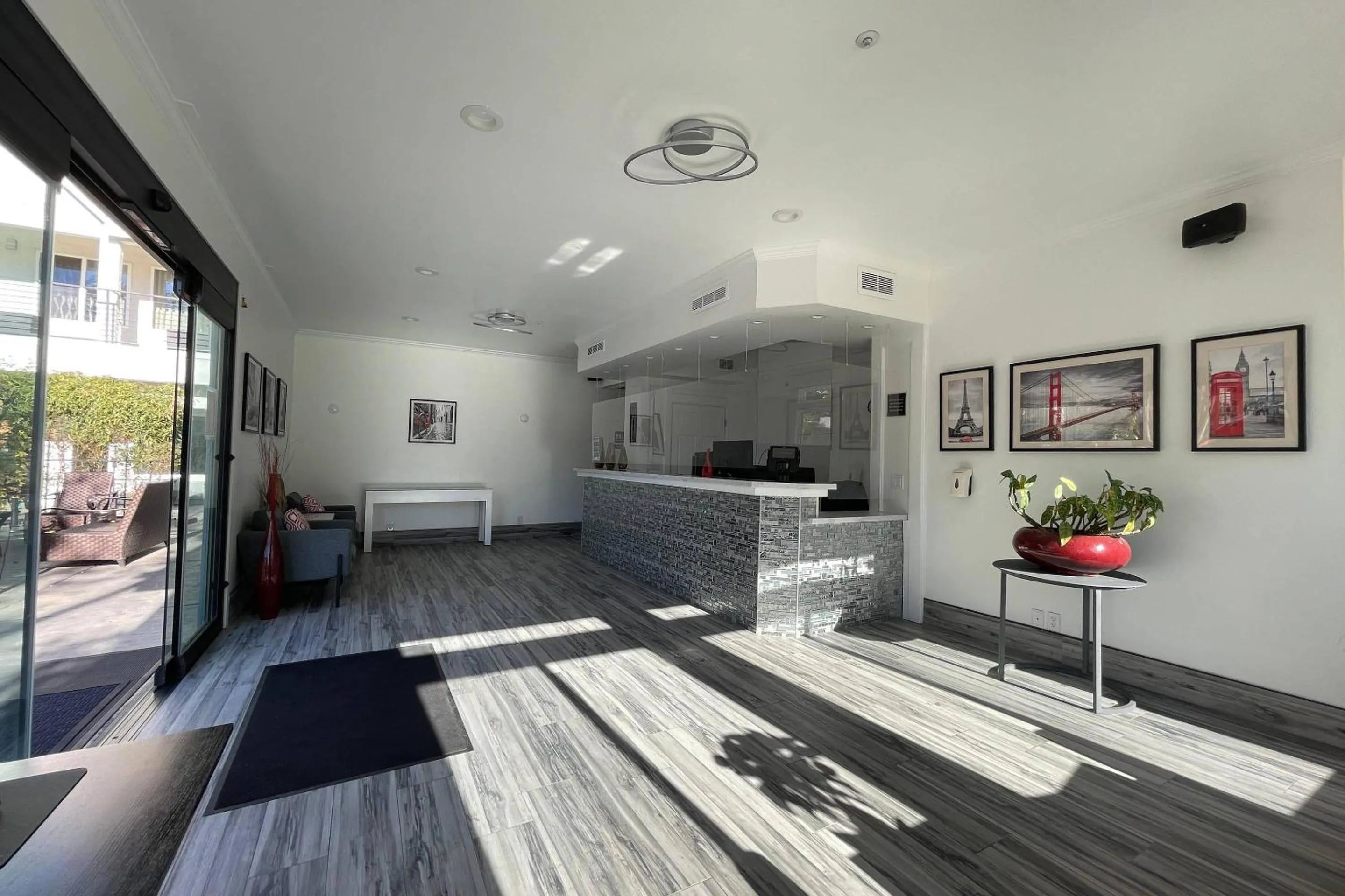 Lobby or reception in Aggie Inn, an Ascend Collection Hotel