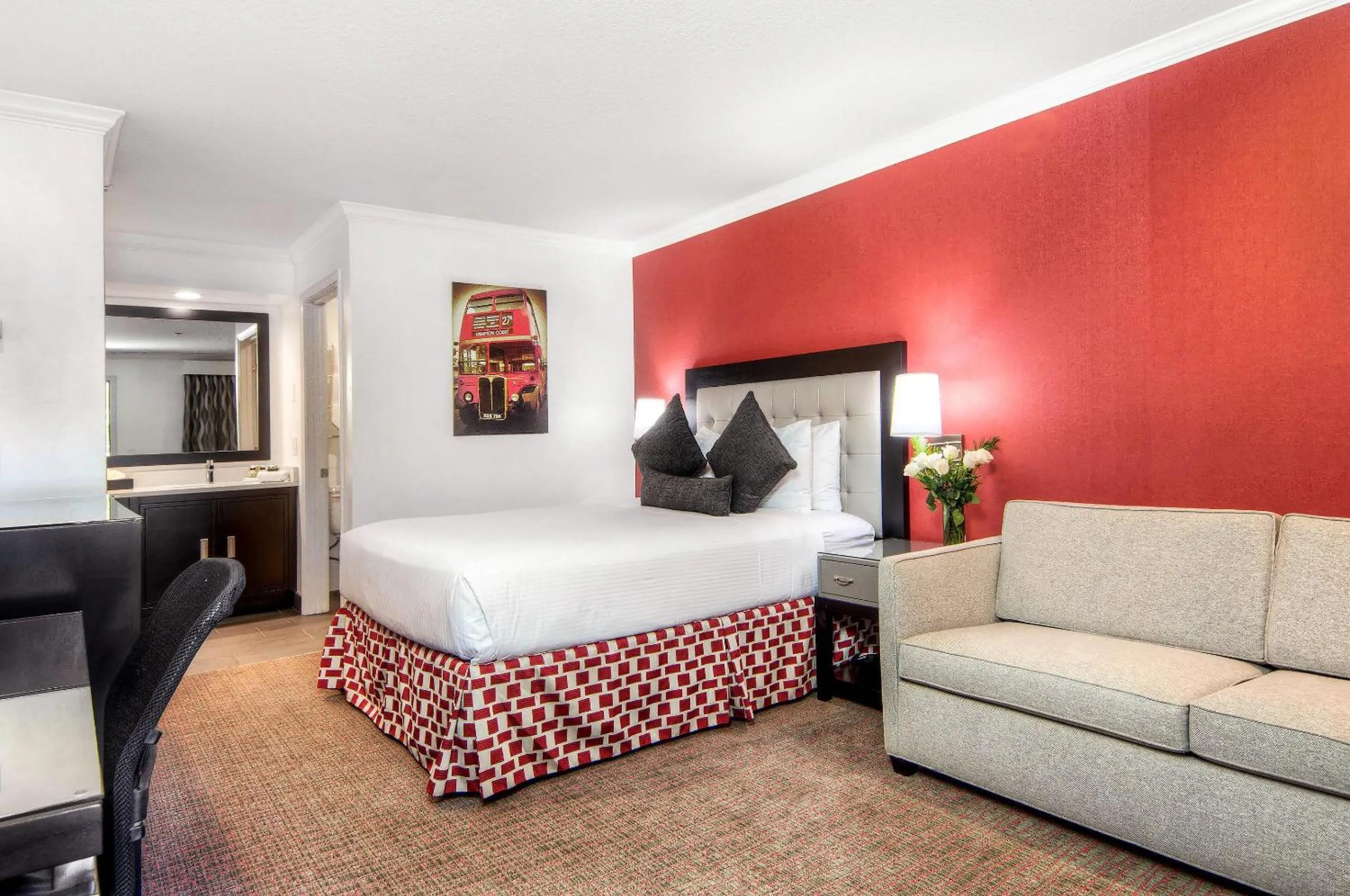 Bedroom in Aggie Inn, an Ascend Collection Hotel