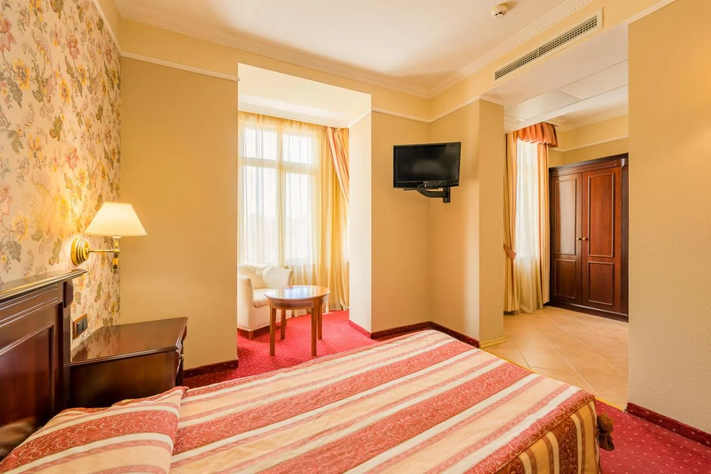 Bed in Boutique Splendid Hotel