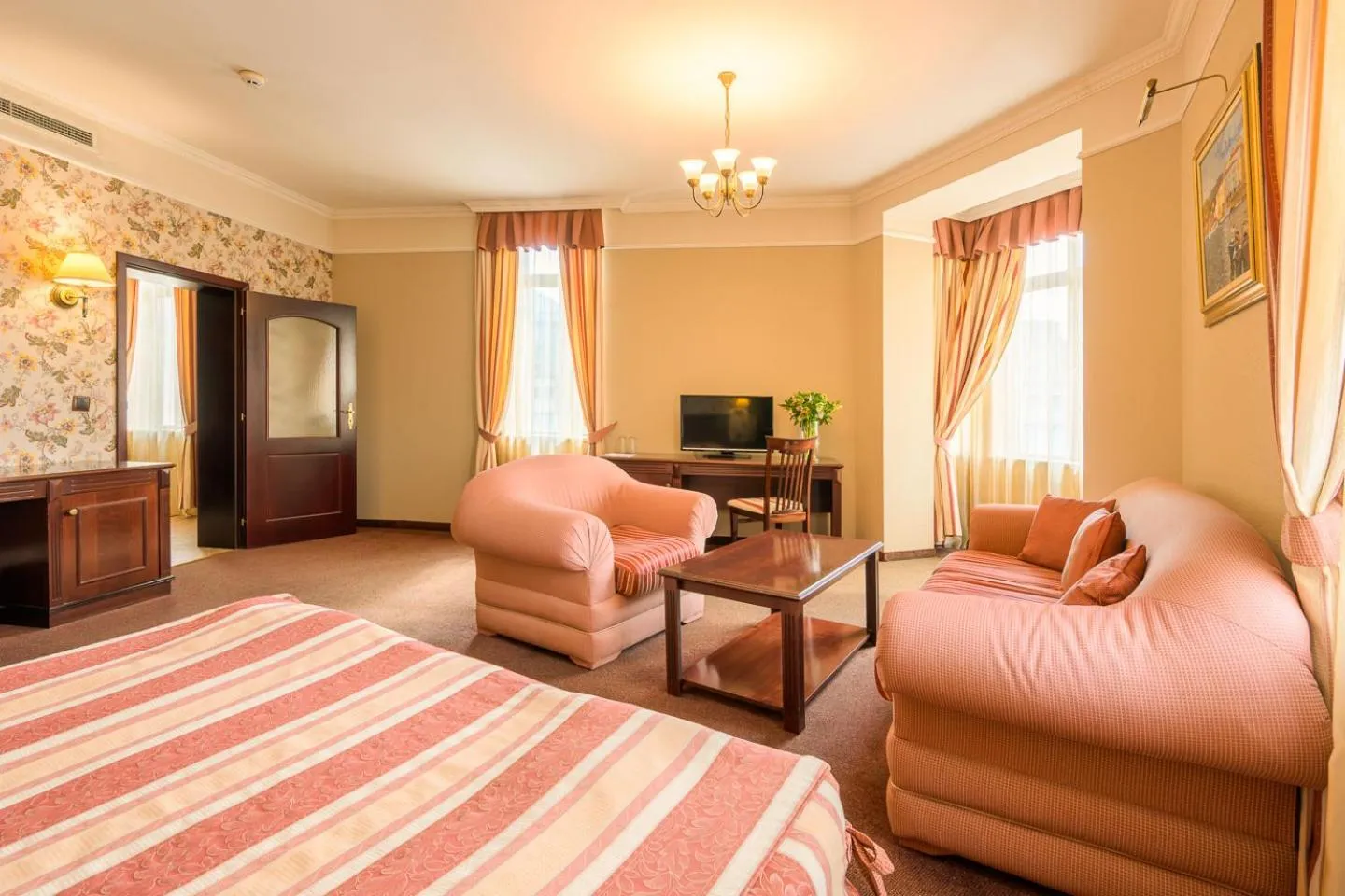 Bed in Boutique Splendid Hotel