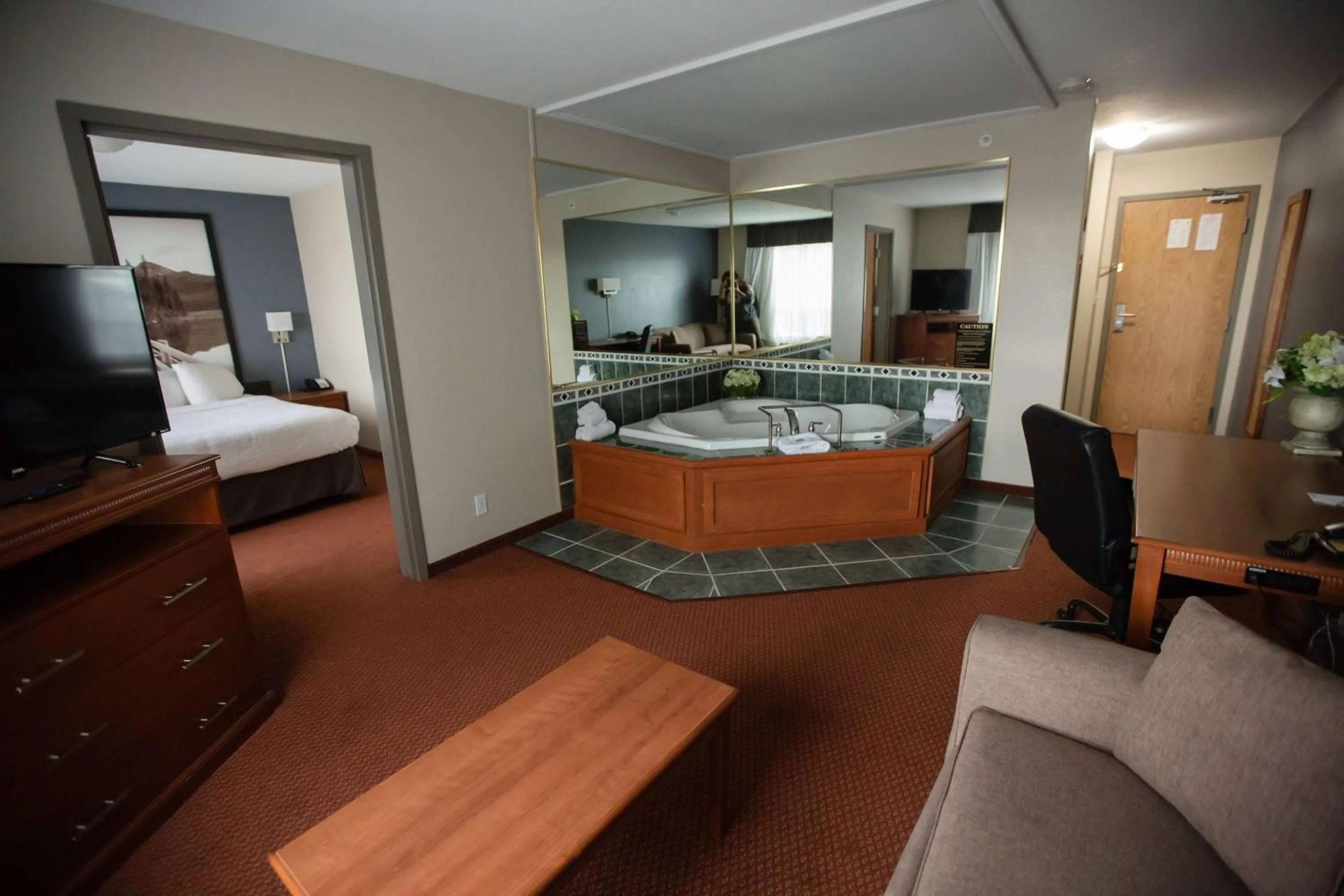 Photo of the whole room, Bed in Super 8 by Wyndham Whitecourt