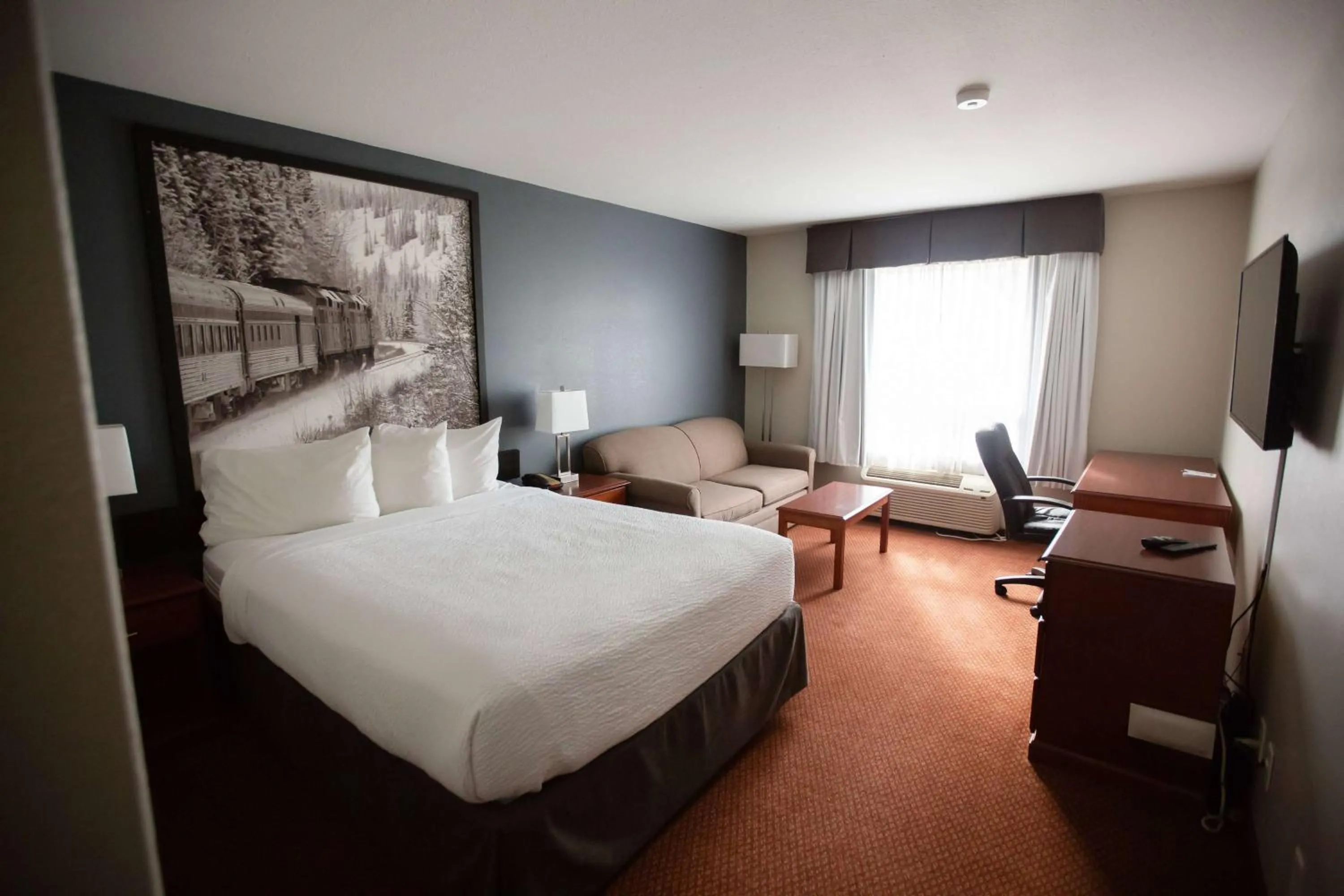 Photo of the whole room, Bed in Super 8 by Wyndham Whitecourt