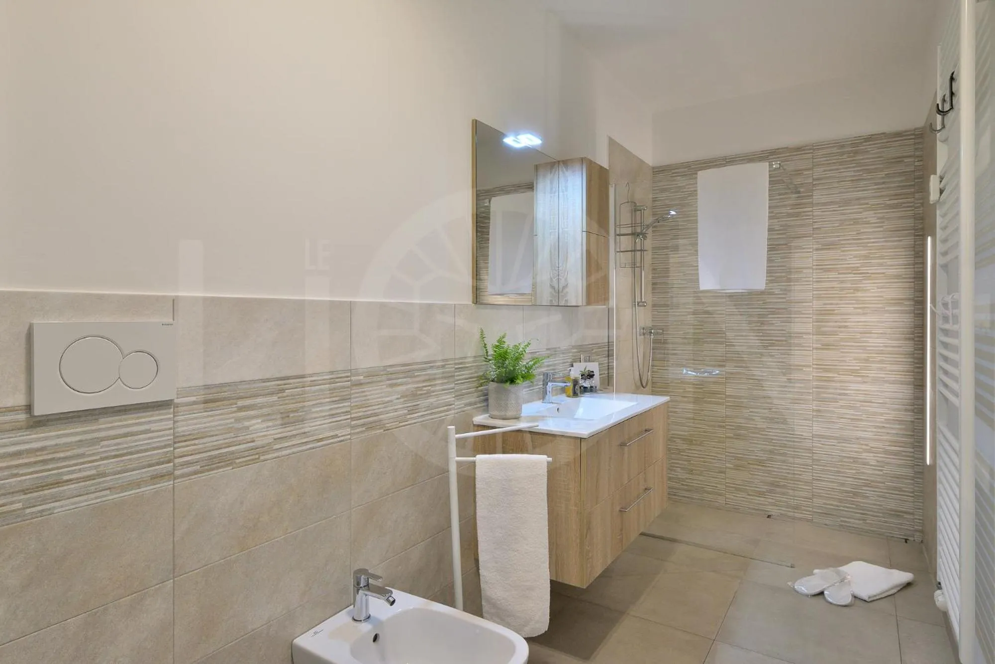 Shower in Le Lion Apartments - Lys Family Apartment