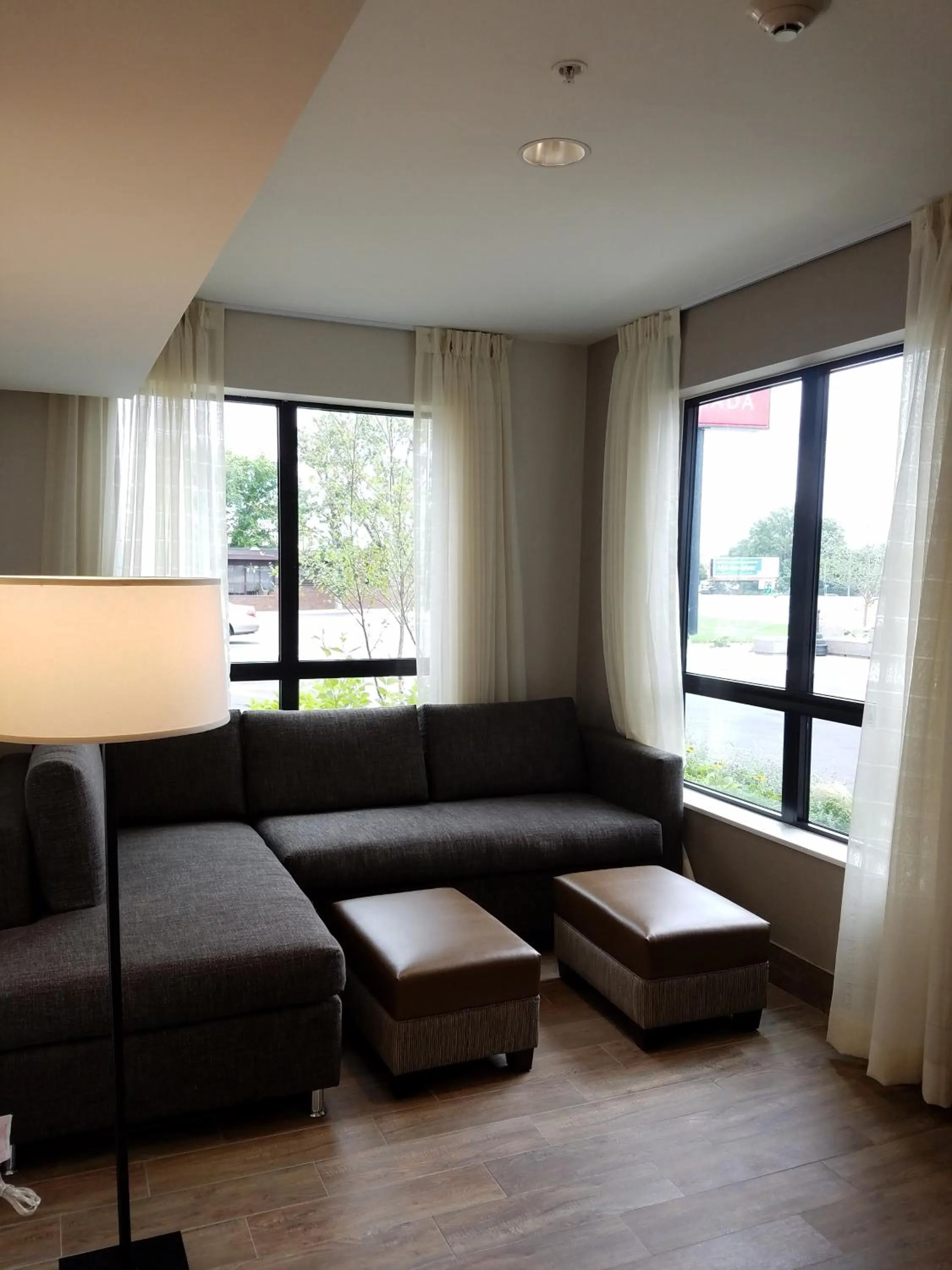 Lobby or reception in Ramada by Wyndham Minneapolis Golden Valley