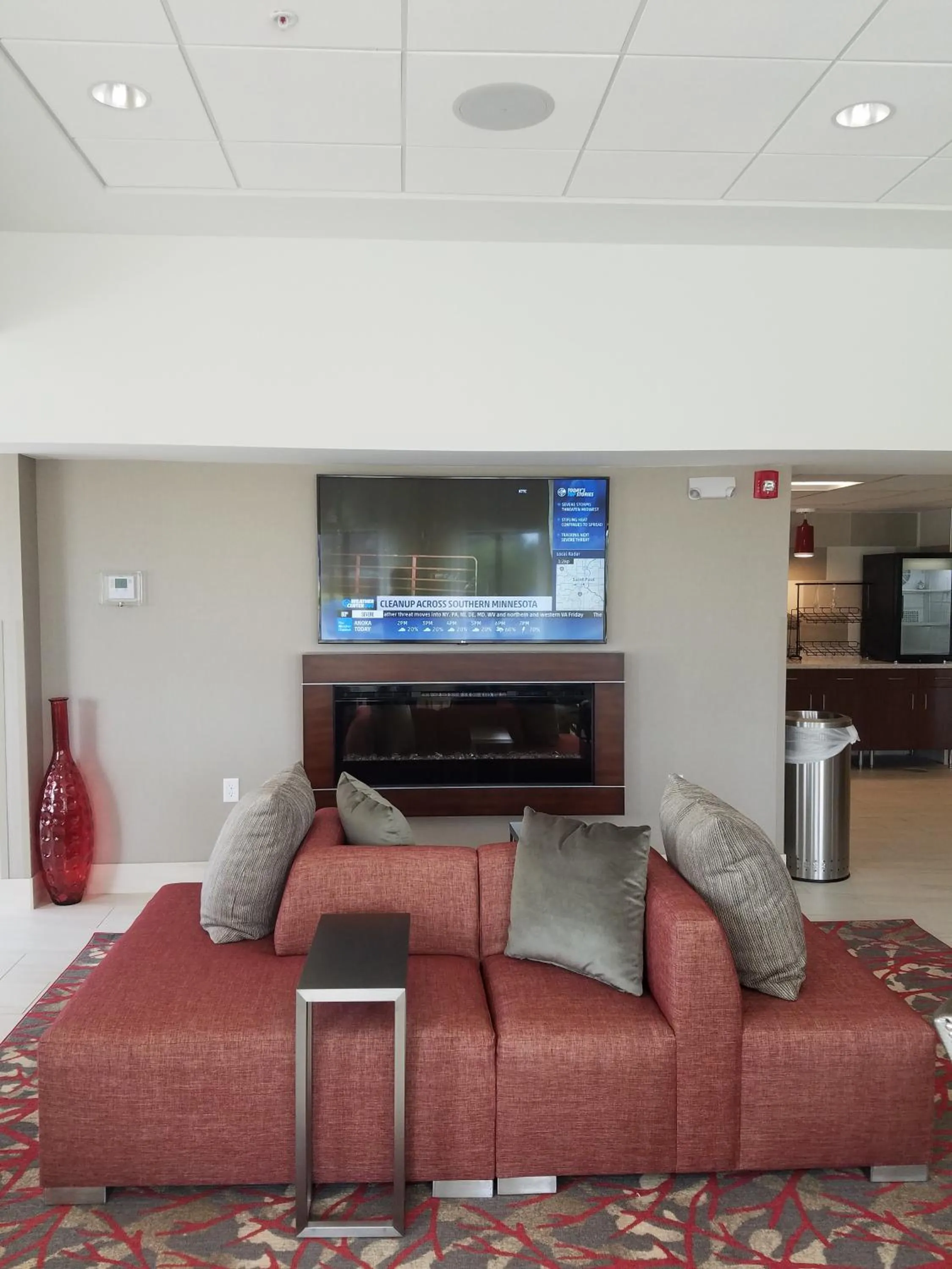 Communal lounge/ TV room in Ramada by Wyndham Minneapolis Golden Valley