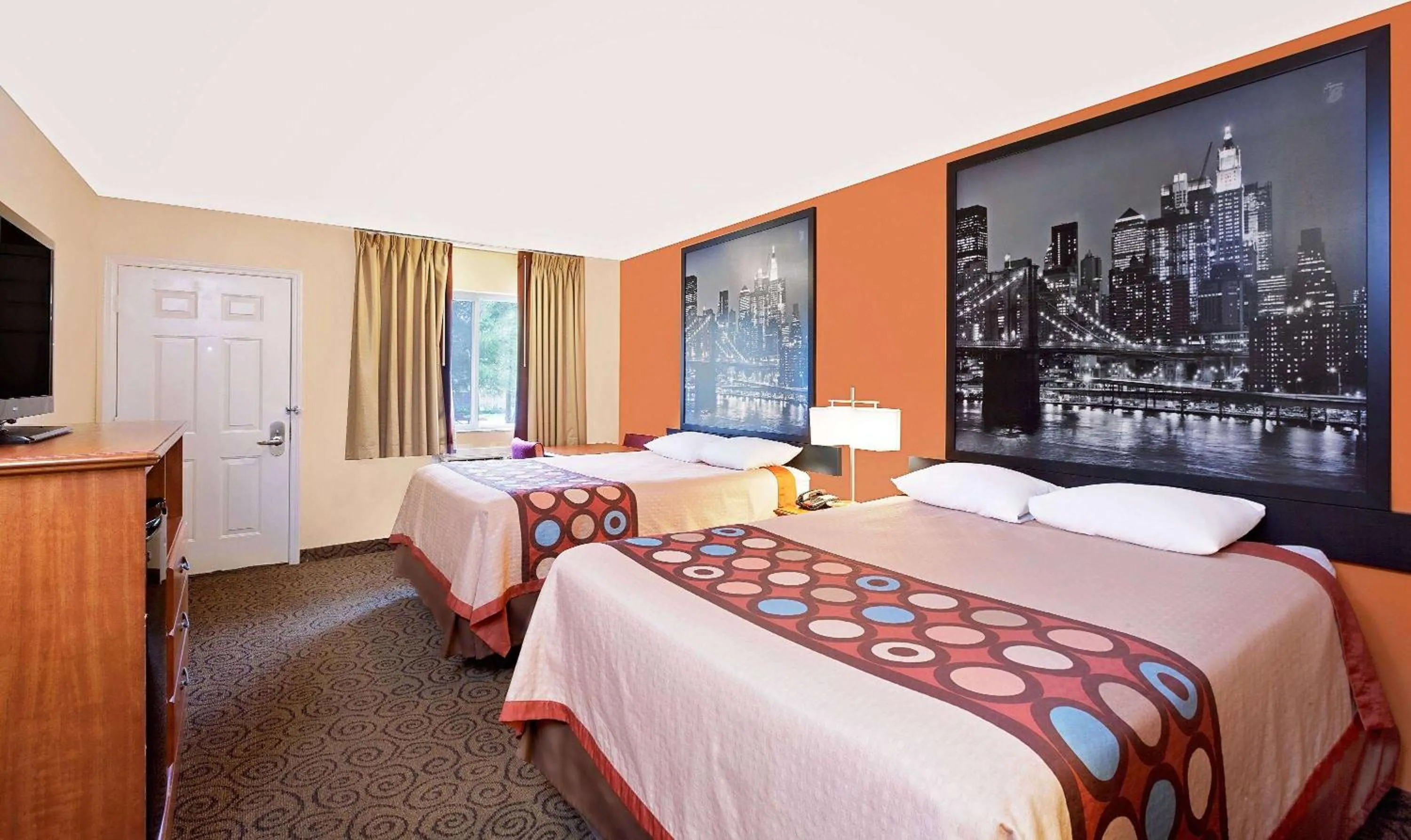 Photo of the whole room, Bed in Super 8 by Wyndham Siloam Springs