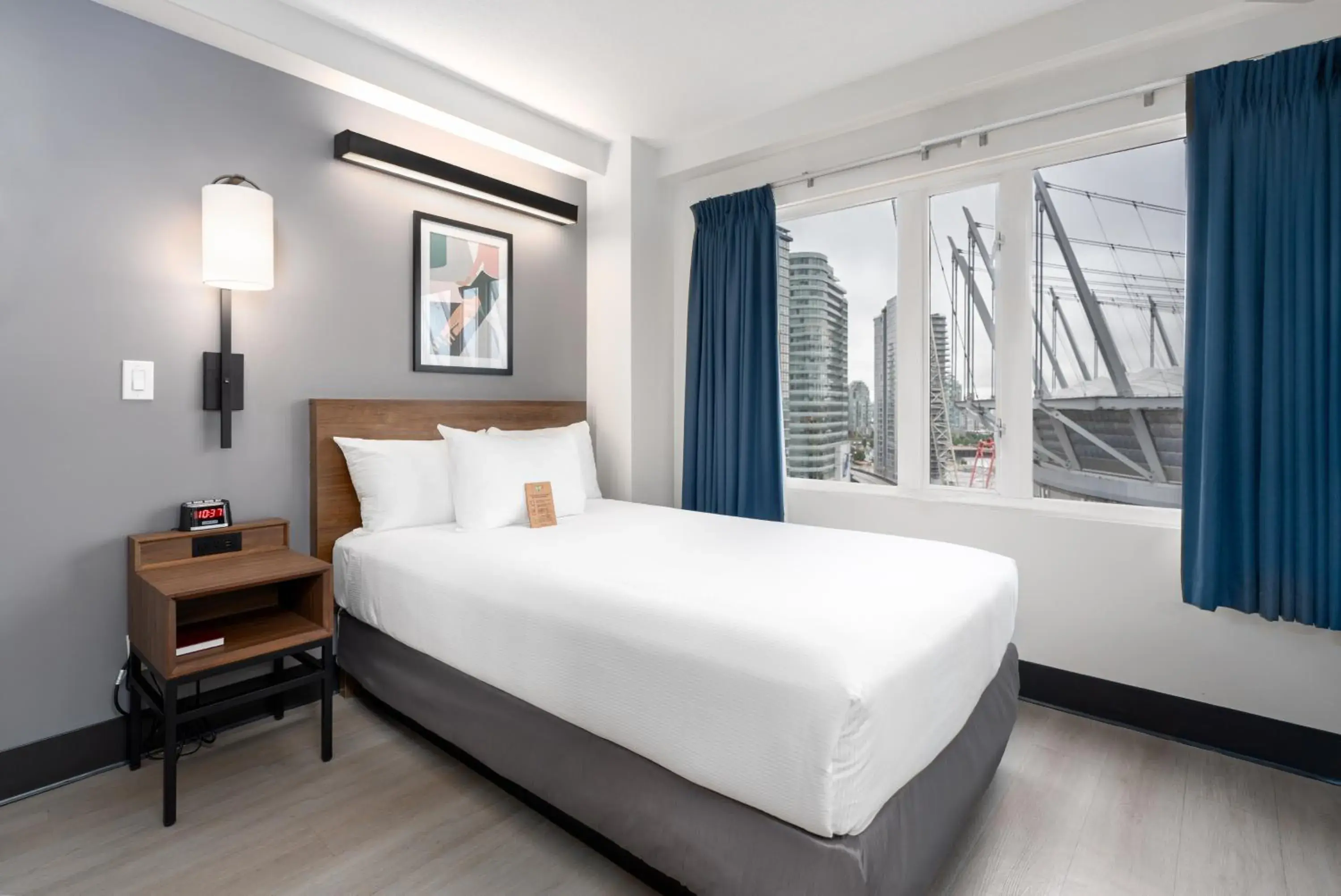 Double Room with Private Bathroom in YWCA Hotel Vancouver Double Room with Private Bathroom in YWCA Hotel Vancouver