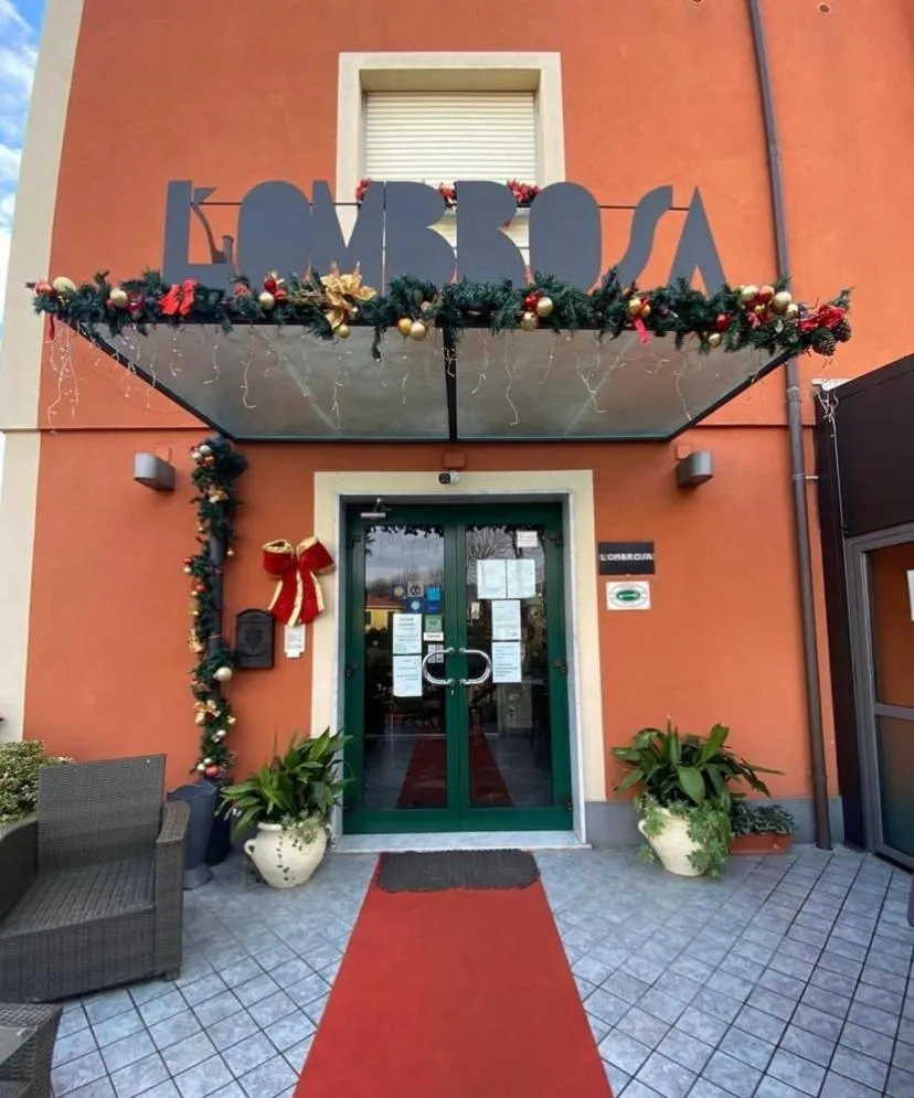 Facade/entrance in Locanda L'Ombrosa