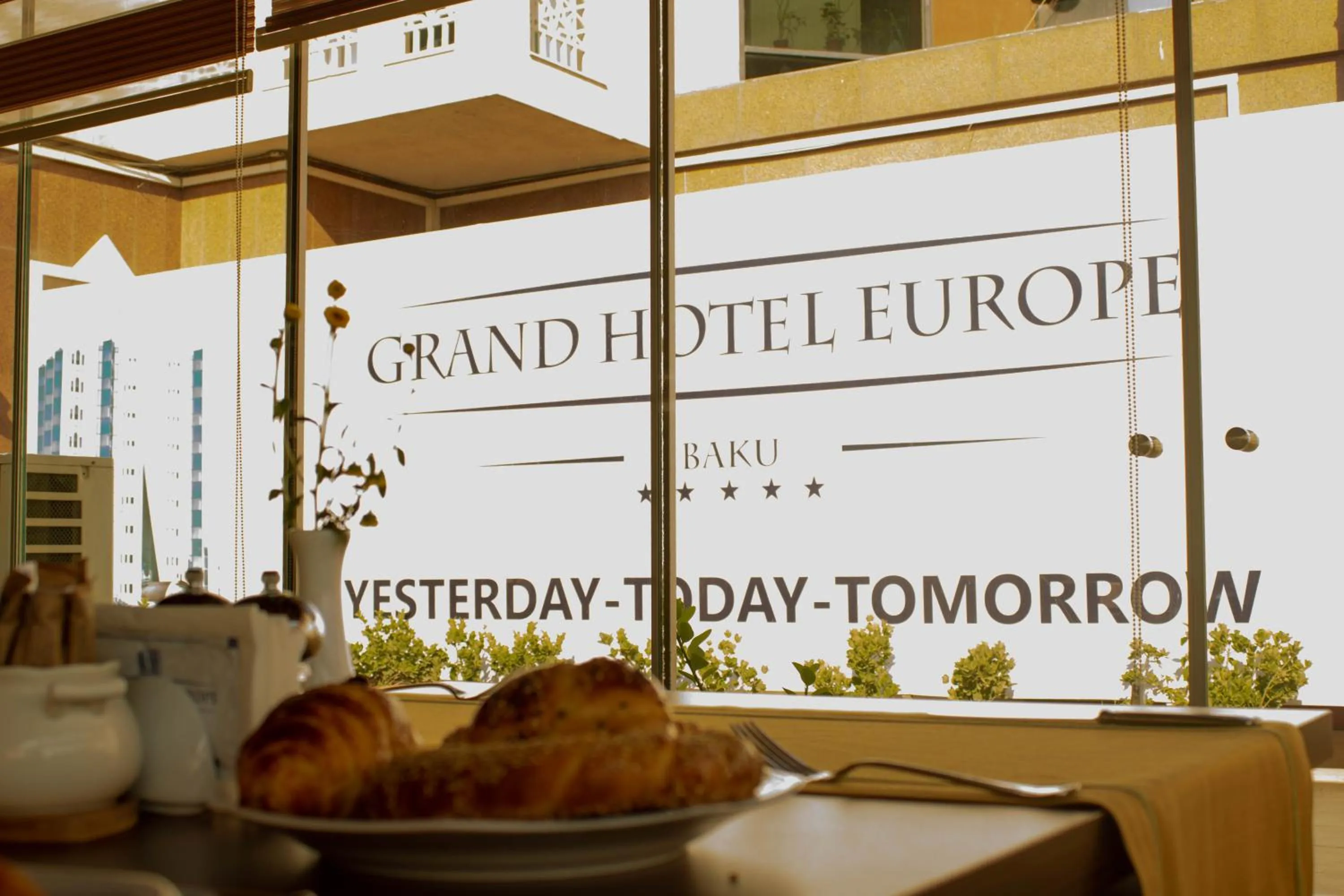 Food and drinks in Grand Hotel Europe