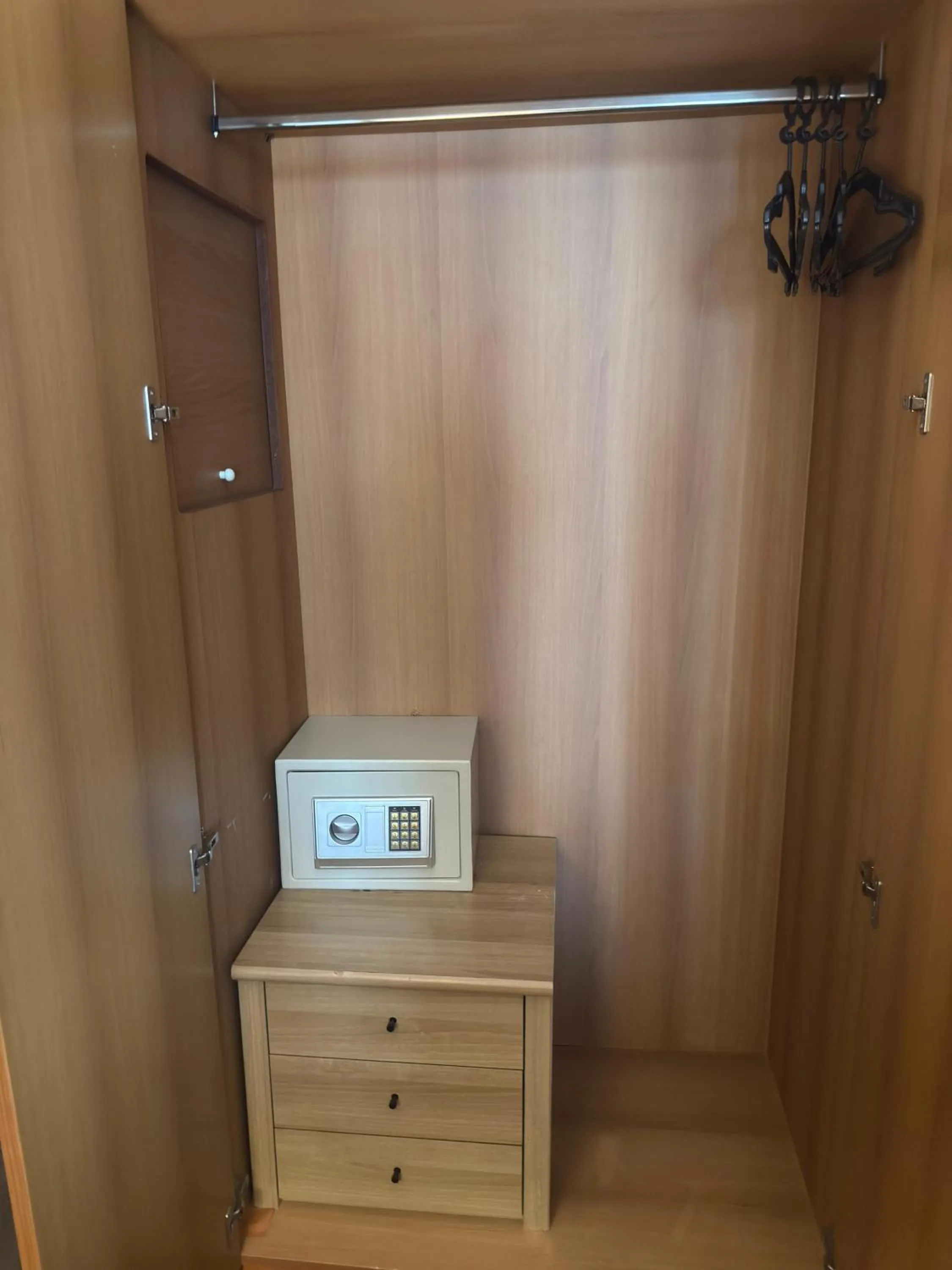 safe in Grand Hotel Europe